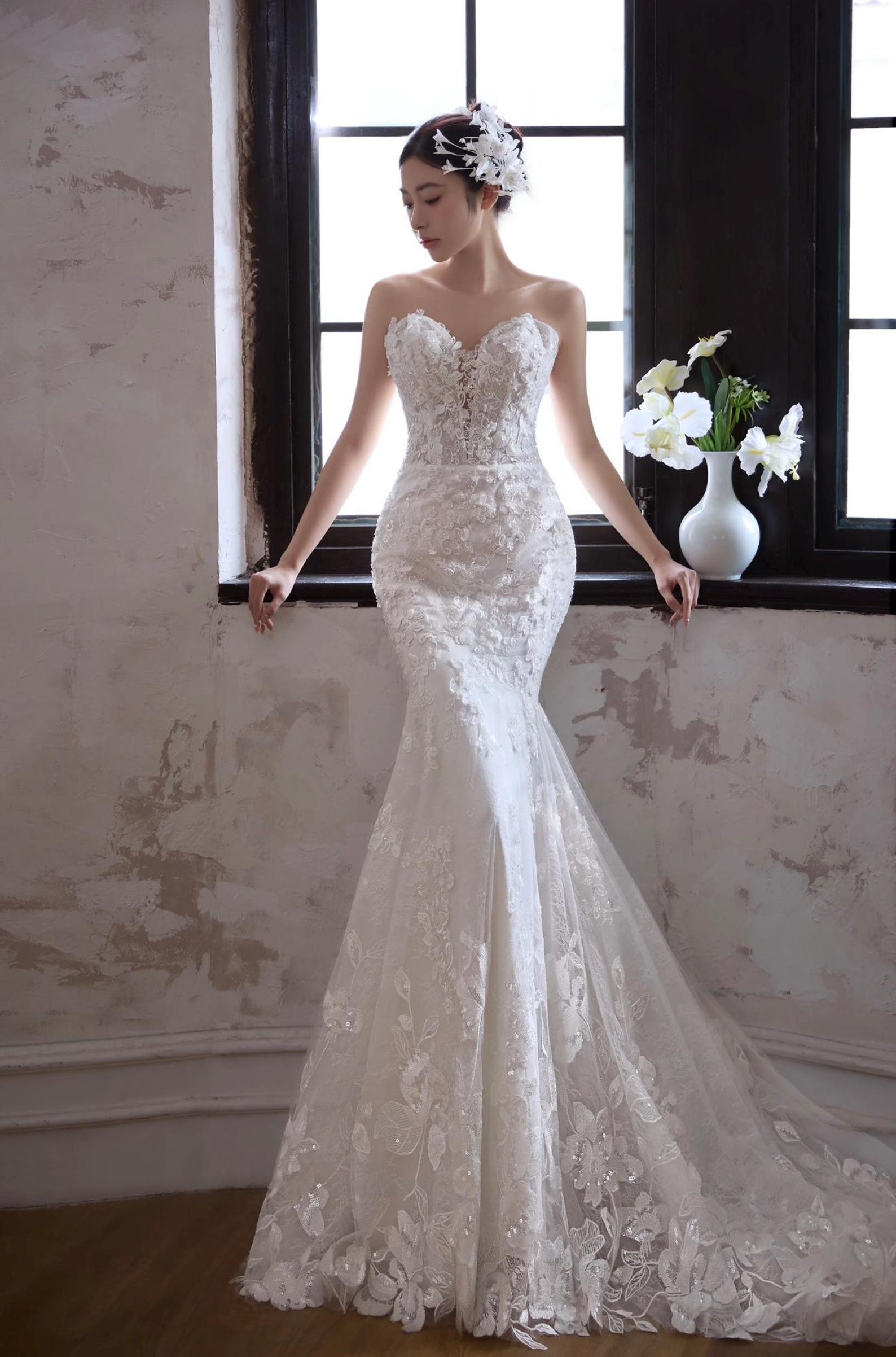 Off Shoulder Deep V Mermaid Wedding Dress Handmade 3D Floral Lace Long Cathedral Train Bridal Gown With Lace Edge Veil