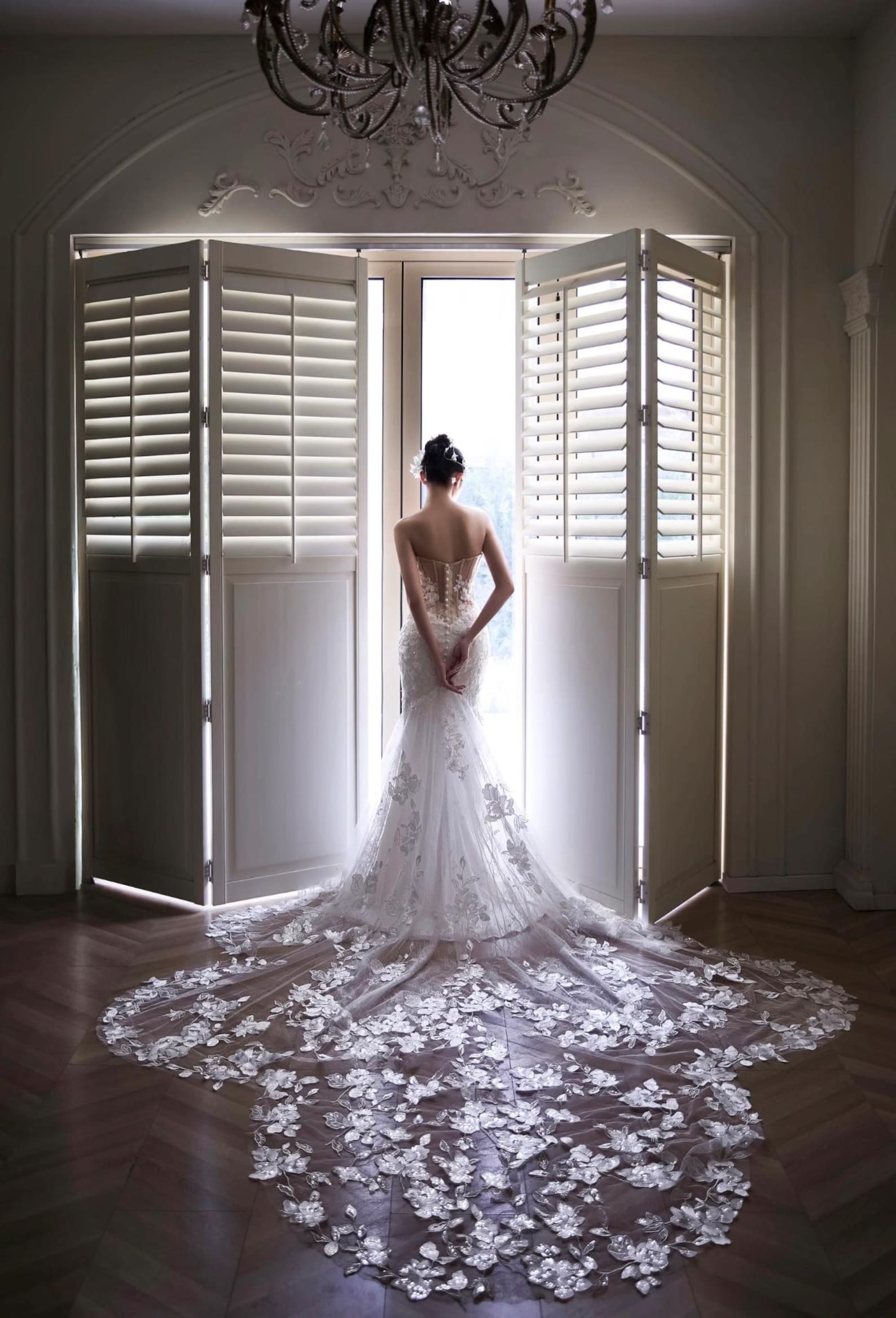 Off Shoulder Deep V Mermaid Wedding Dress Handmade 3D Floral Lace Long Cathedral Train Bridal Gown With Lace Edge Veil