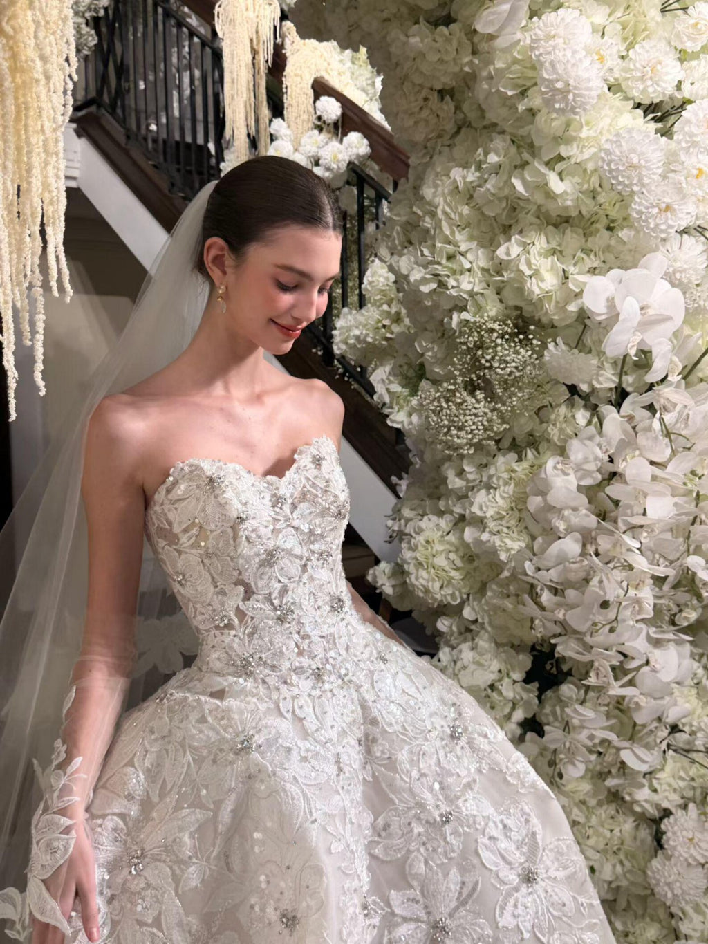 Haute Couture 3D Floral Lace Strapless Luxury Wedding Gown with Detachable Sleeves