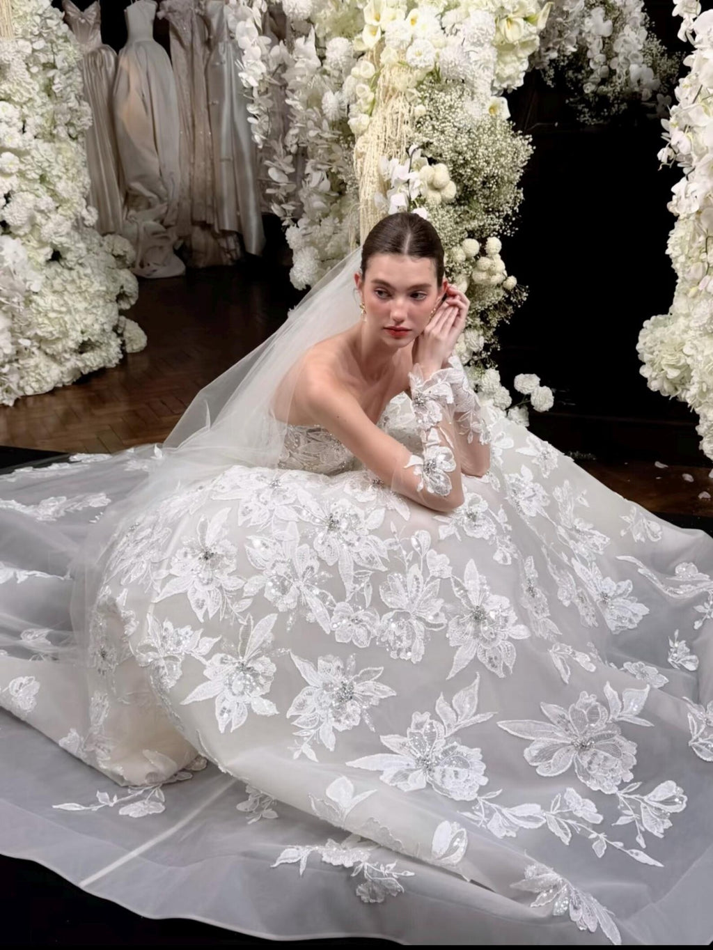 Haute Couture 3D Floral Lace Strapless Luxury Wedding Gown with Detachable Sleeves