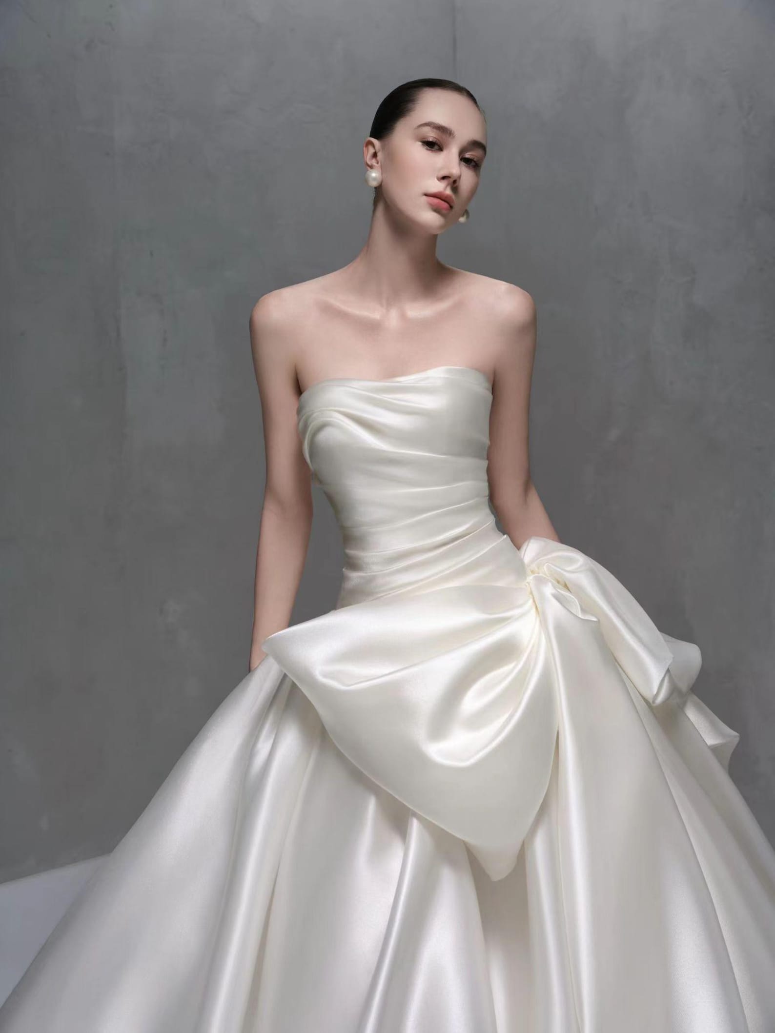 Minimalist High Shine Heavy Satin Bridal Gown, Pleated Waist Big 3D Bow Wedding Dress for Formal Ceremony