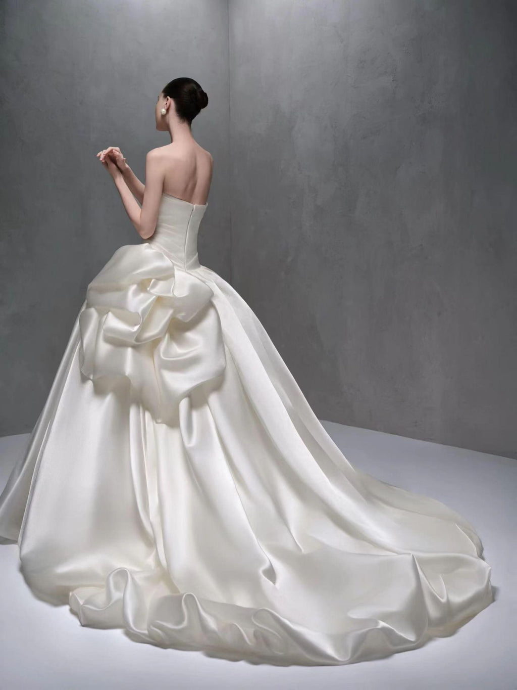 Minimalist High Shine Heavy Satin Bridal Gown, Pleated Waist Big 3D Bow Wedding Dress for Formal Ceremony