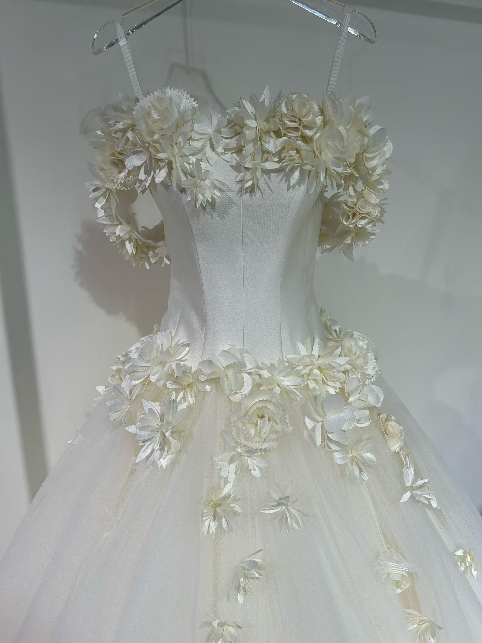 Luxury Handmade Flower Applique Tulle Bridal Gown