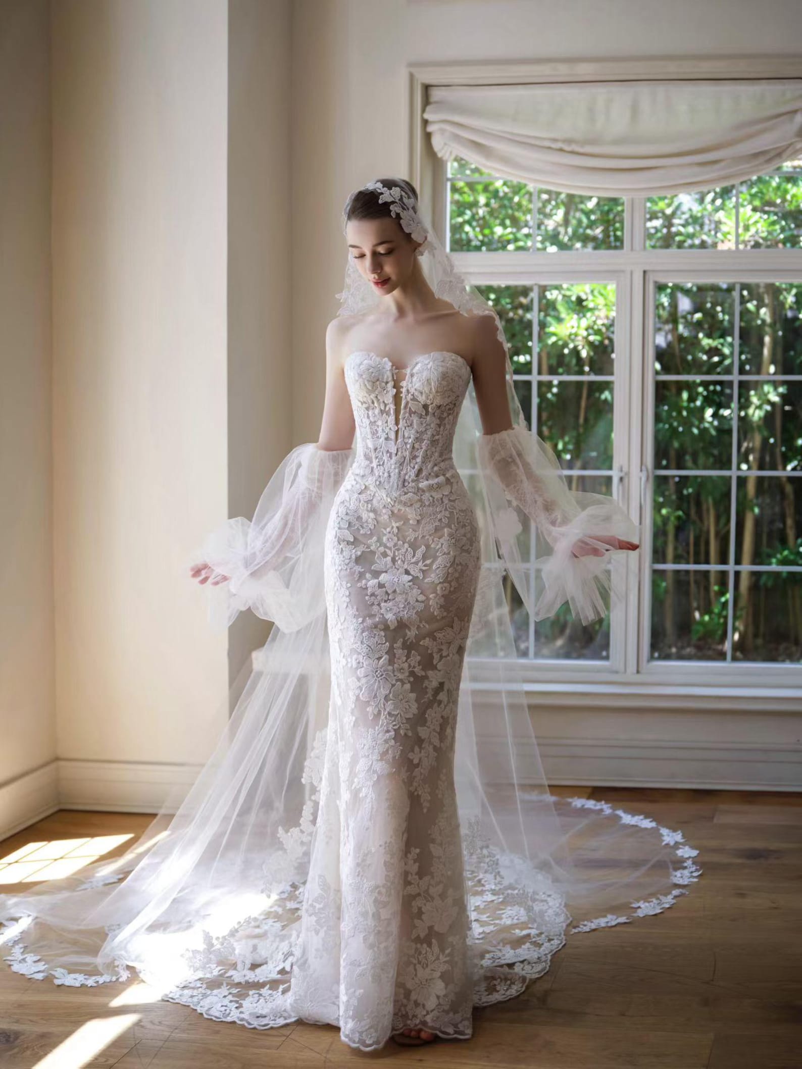 Strapless Lace Mermaid Wedding Dress with Detachable Tulle Sleeves, Elegant Bridal Gown with Cathedral Train for Bride