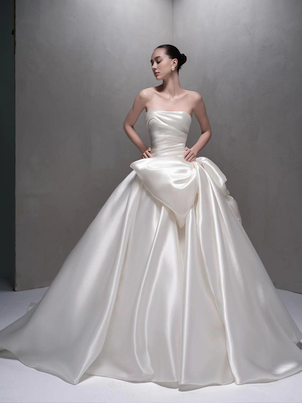 Minimalist High Shine Heavy Satin Bridal Gown, Pleated Waist Big 3D Bow Wedding Dress for Formal Ceremony