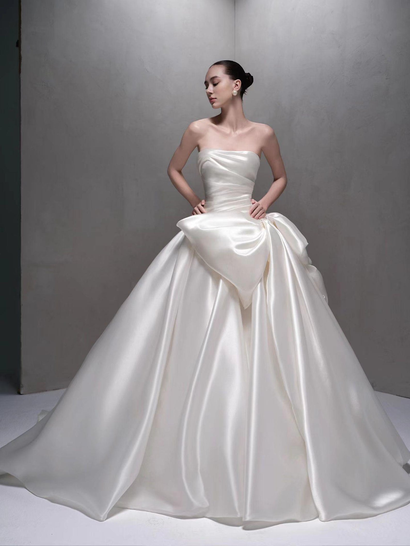 Minimalist High Shine Heavy Satin Bridal Gown, Pleated Waist Big 3D Bow Wedding Dress for Formal Ceremony