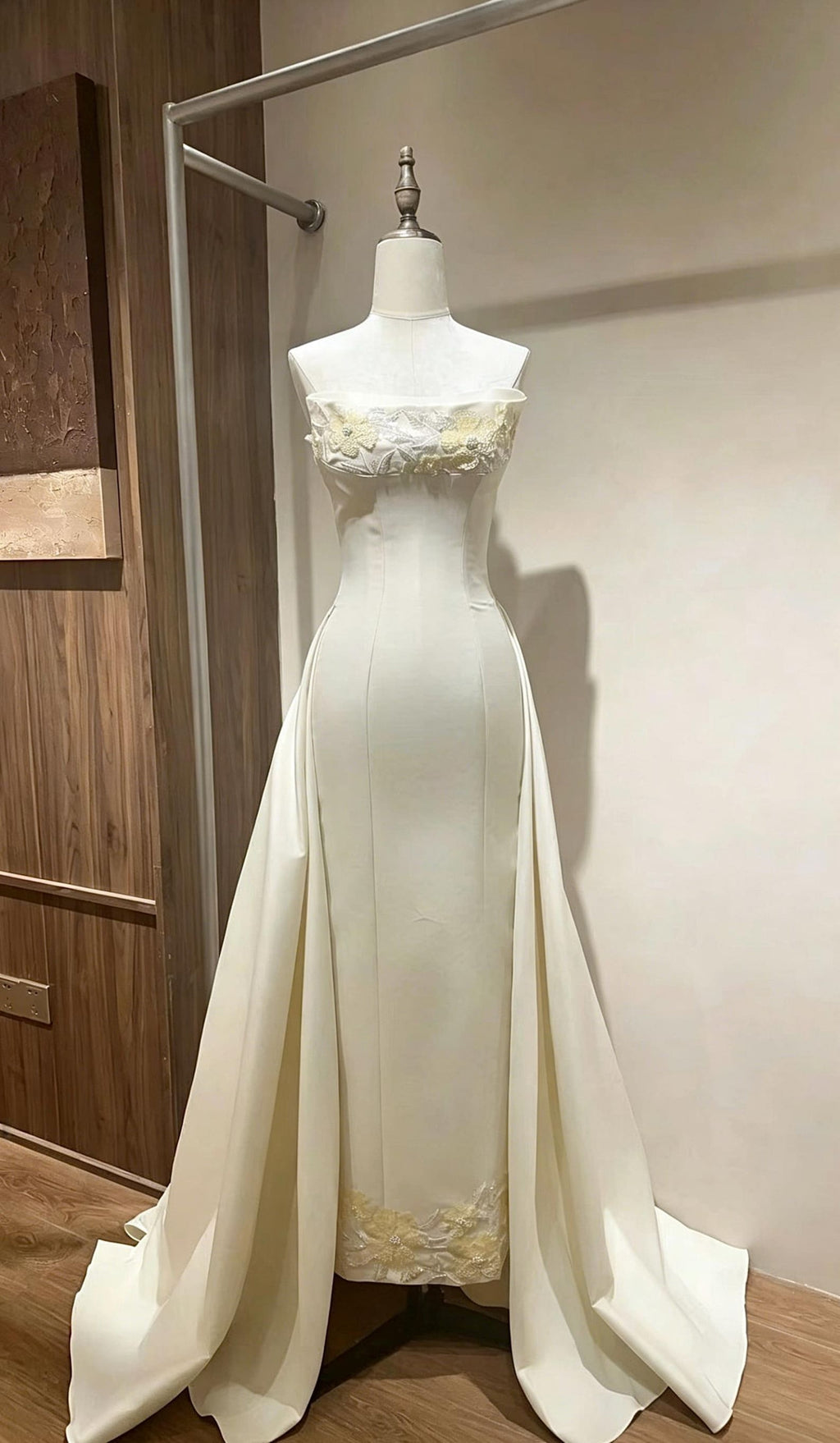 Strapless Lace Wedding Dress With Camellia Embroidery