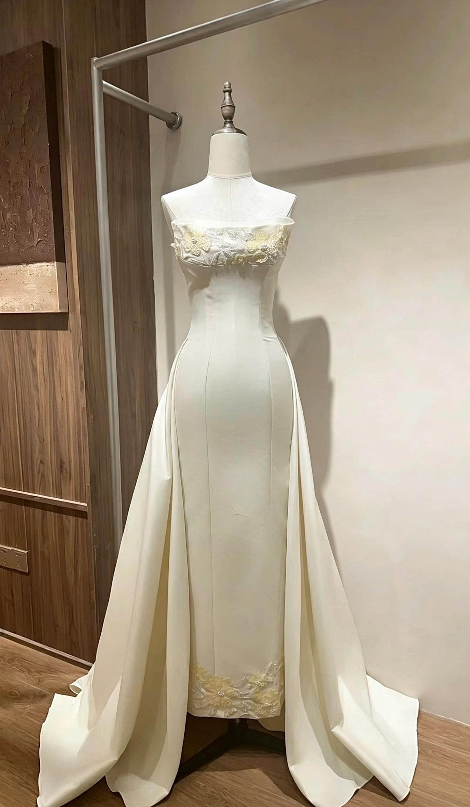Strapless Lace Wedding Dress With Camellia Embroidery