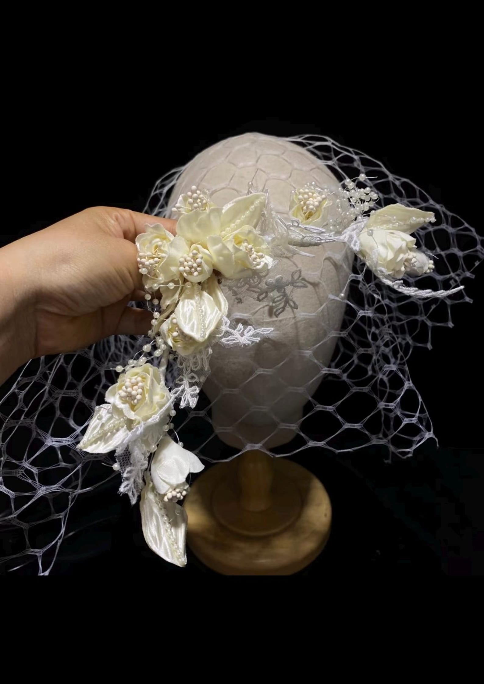 Vintage Ivory Flower Birdcage Veil, Hand Sculpted Satin Floral Fascinator with Pearls, Retro Bridal Blusher Veil for Wedding Photoshoot