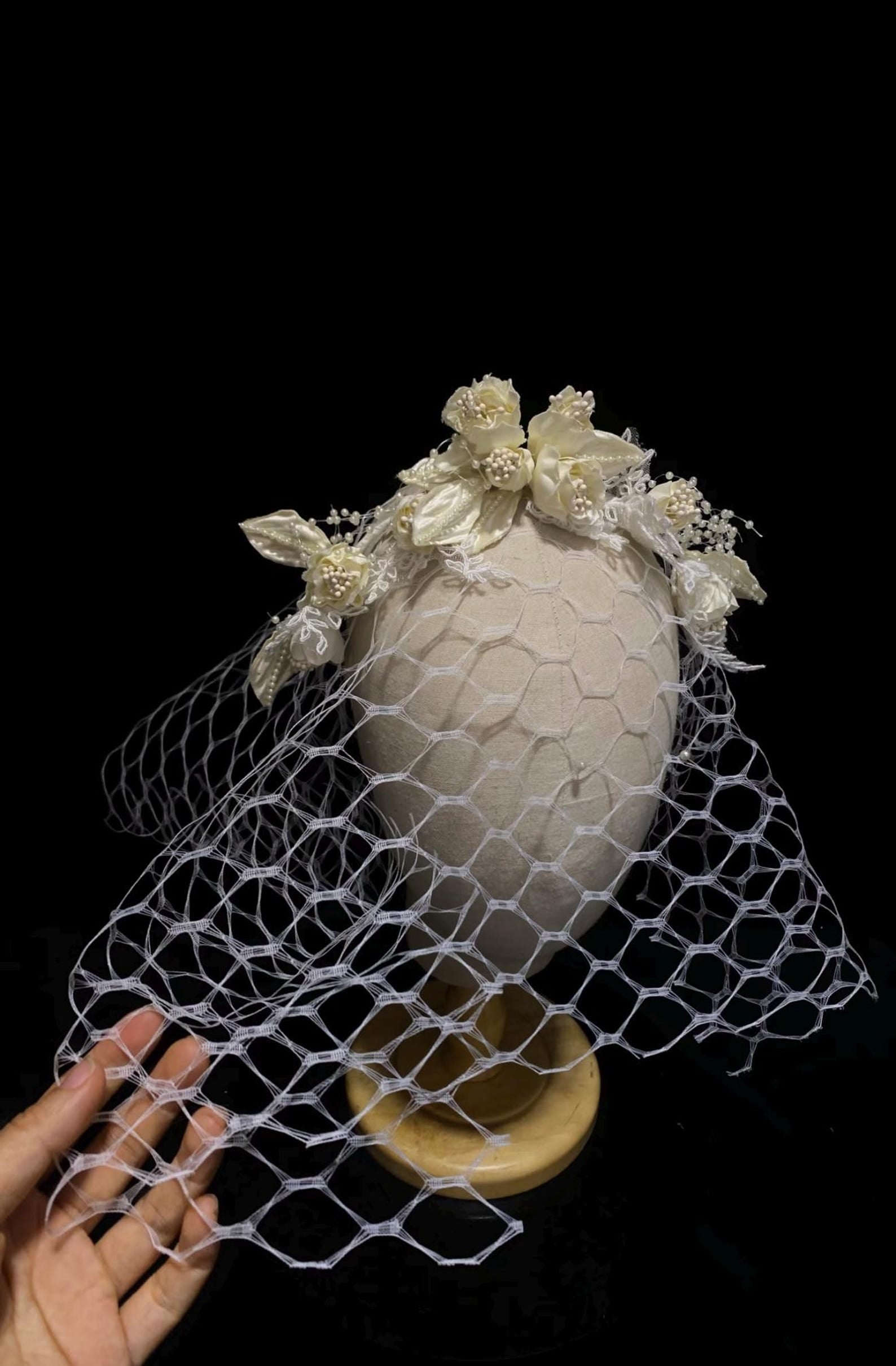 Vintage Ivory Flower Birdcage Veil, Hand Sculpted Satin Floral Fascinator with Pearls, Retro Bridal Blusher Veil for Wedding Photoshoot