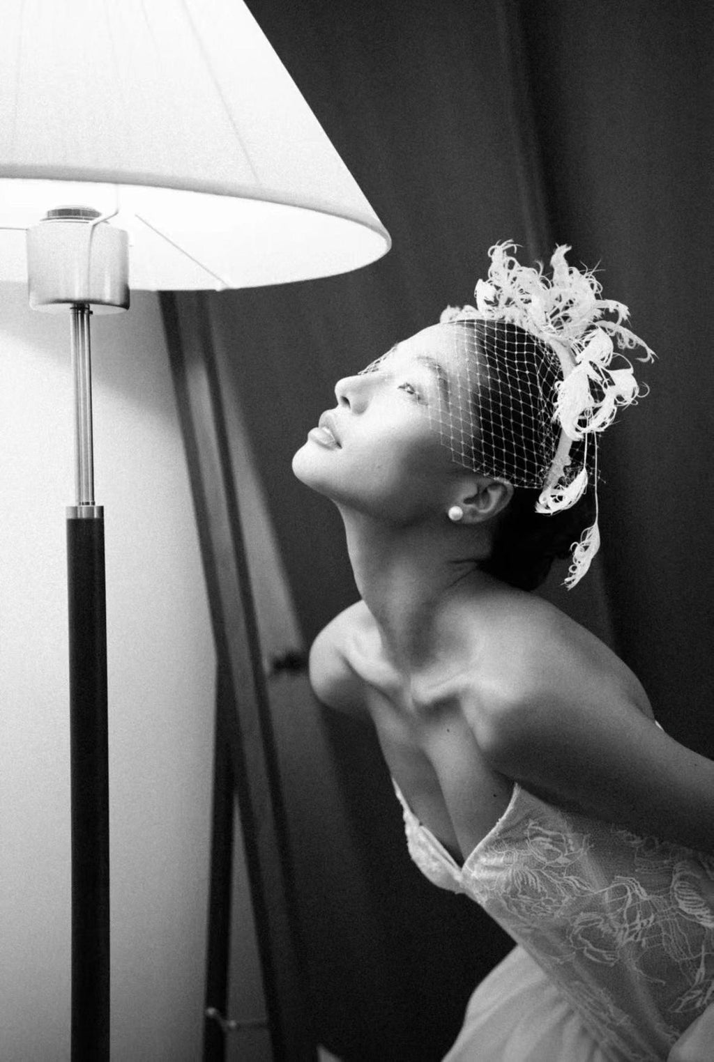 White Curly Ostrich Feather Birdcage Veil, 1920s Flapper Bridal Fascinator Vintage French Net Wedding Blusher Headpiece