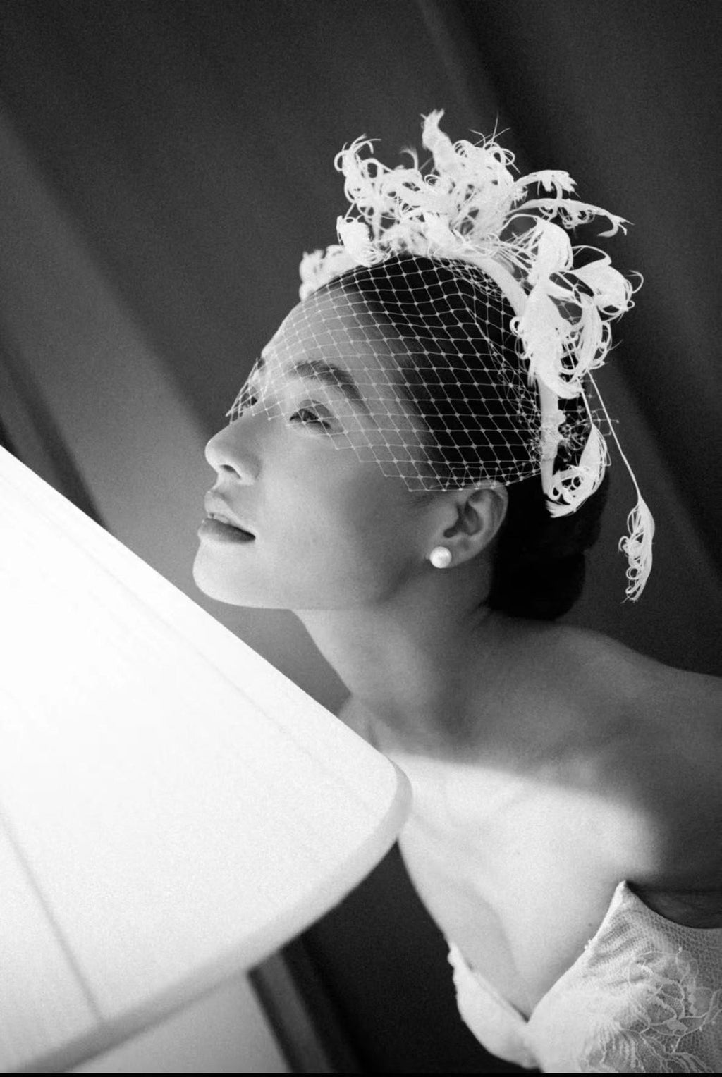 White Curly Ostrich Feather Birdcage Veil, 1920s Flapper Bridal Fascinator Vintage French Net Wedding Blusher Headpiece