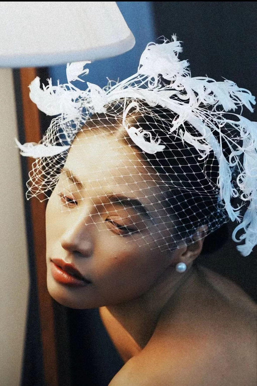 White Curly Ostrich Feather Birdcage Veil, 1920s Flapper Bridal Fascinator Vintage French Net Wedding Blusher Headpiece