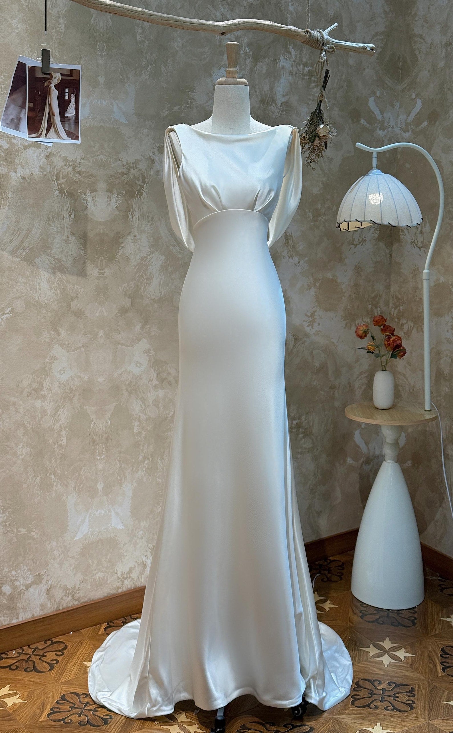 Matte Satin Mermaid Wedding Gown，Boat Neck，Low Back Draped Bow，Pearl Tassel Train，Sleeveless Minimalist Bridal Dress