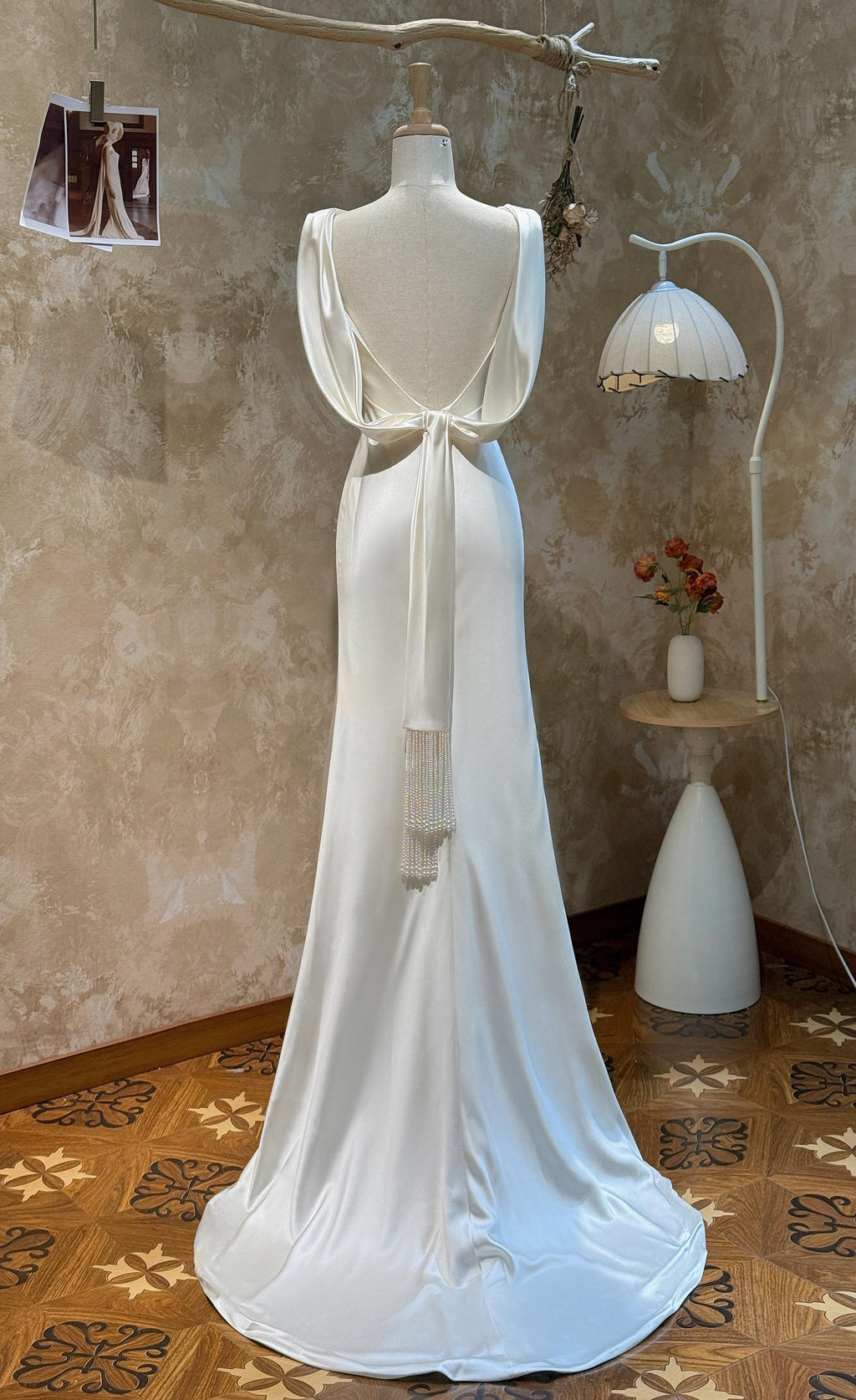 Matte Satin Mermaid Wedding Gown，Boat Neck，Low Back Draped Bow，Pearl Tassel Train，Sleeveless Minimalist Bridal Dress