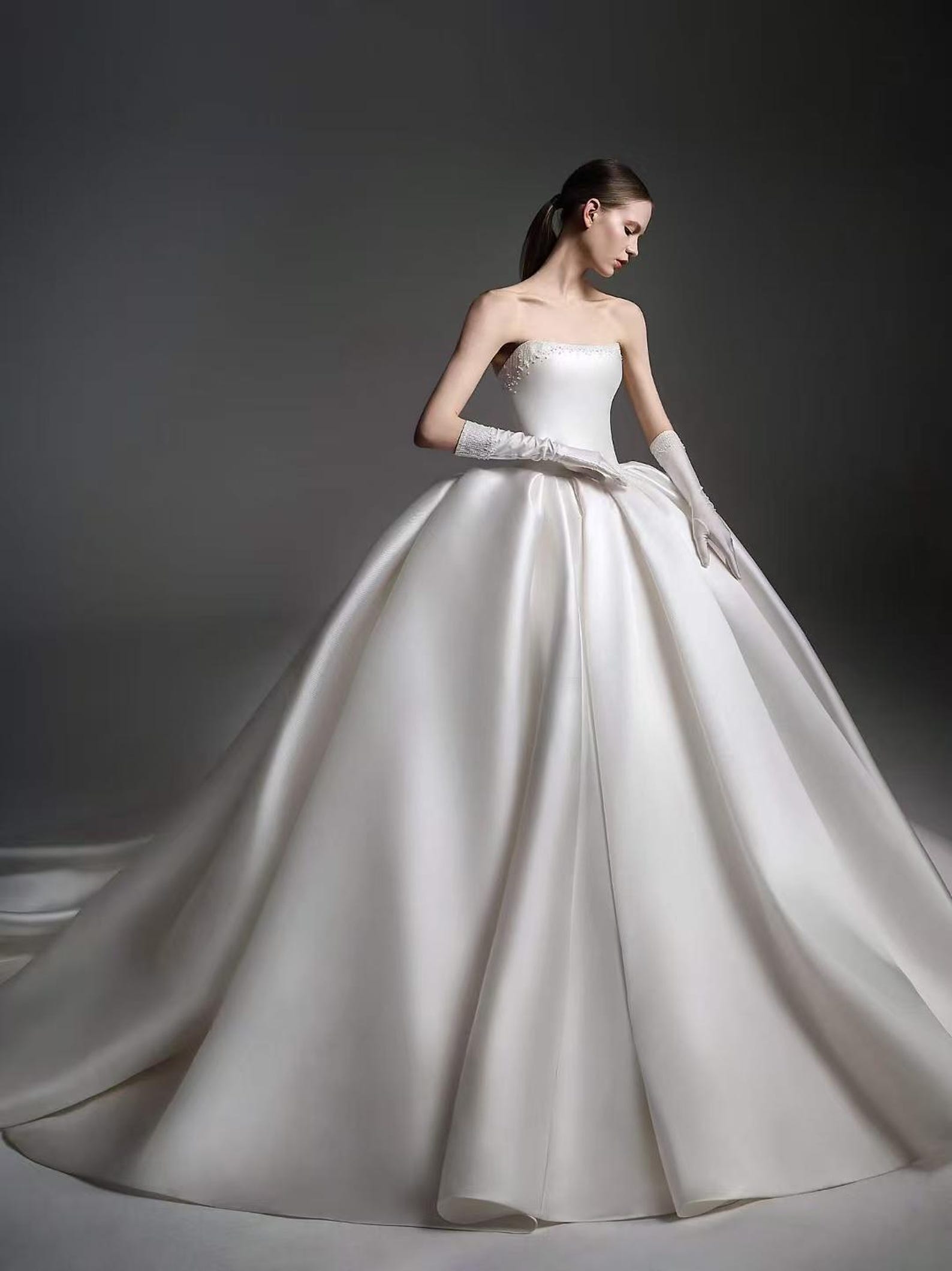 Luxury Heavy Gloss Satin Wedding Dress Simple Strapless Princess Bridal Ballgown With Long Train