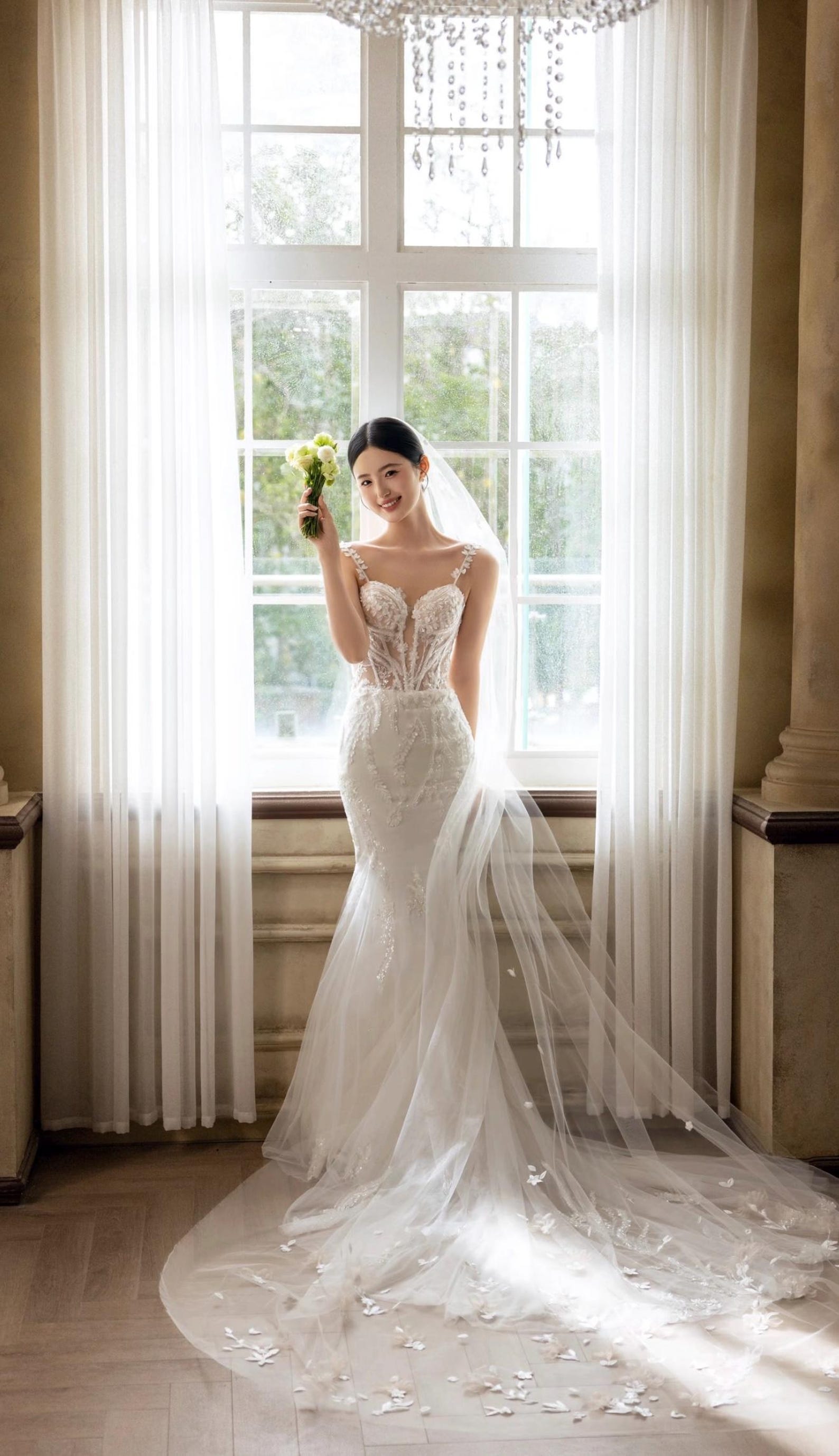 Romantic 3D Flower Lace Mermaid Wedding Gown, Sweetheart Corset Bodice Spaghetti Straps, Long Sheer Tulle Train Bridal Dress