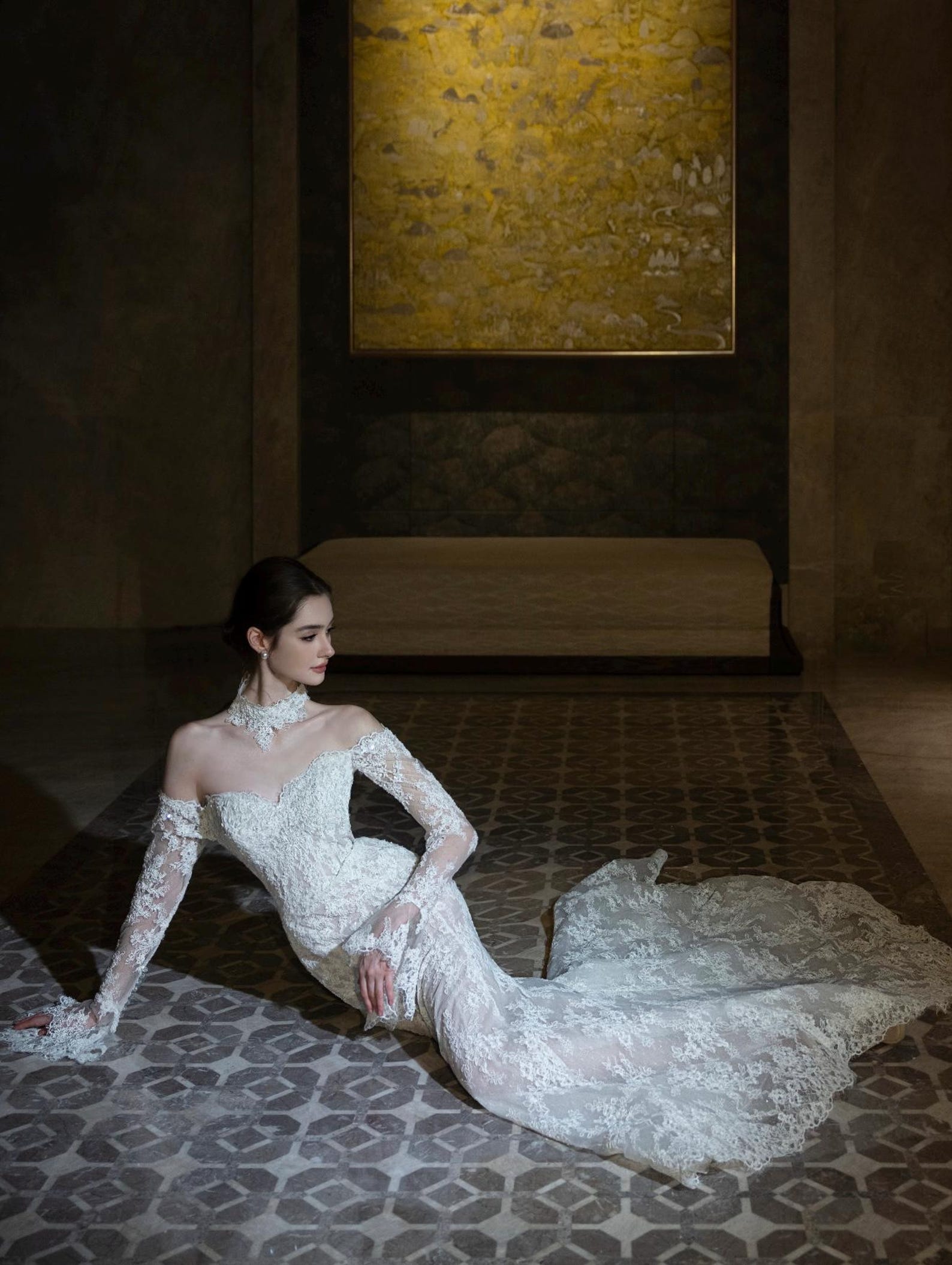 Vintage Lace Mermaid Wedding Gown Off Shoulder Bell Sleeve Bridal Dress With Removable Lace Choker