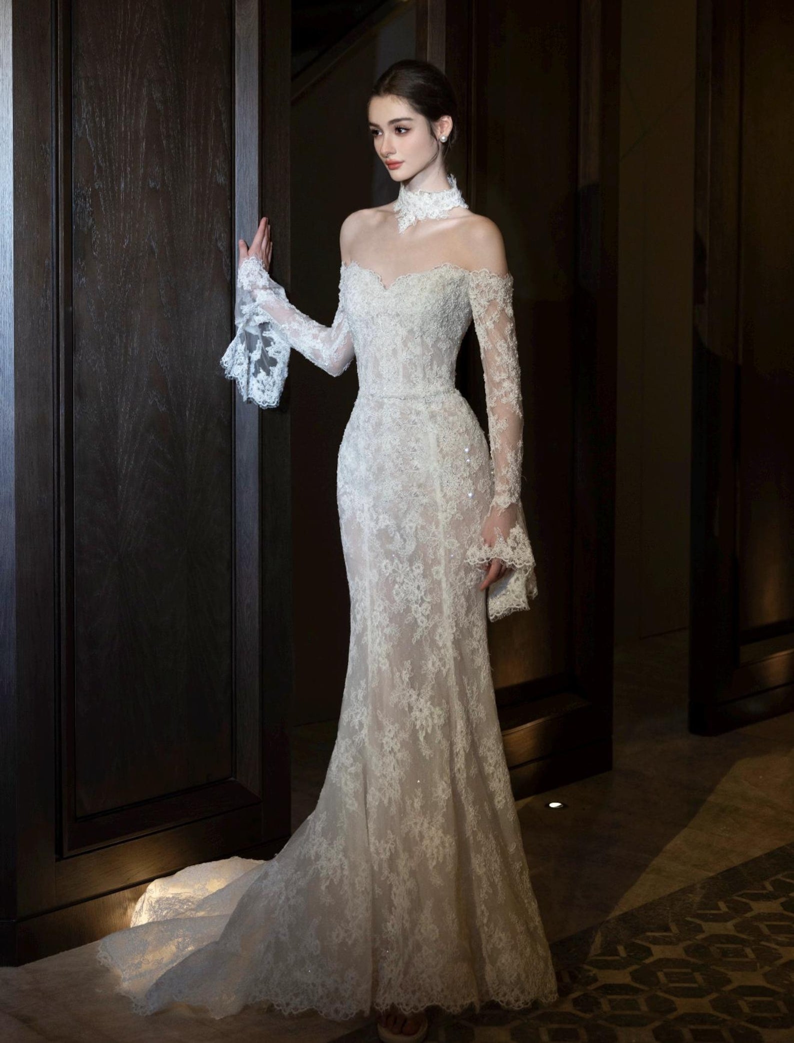 Vintage Lace Mermaid Wedding Gown Off Shoulder Bell Sleeve Bridal Dress With Removable Lace Choker