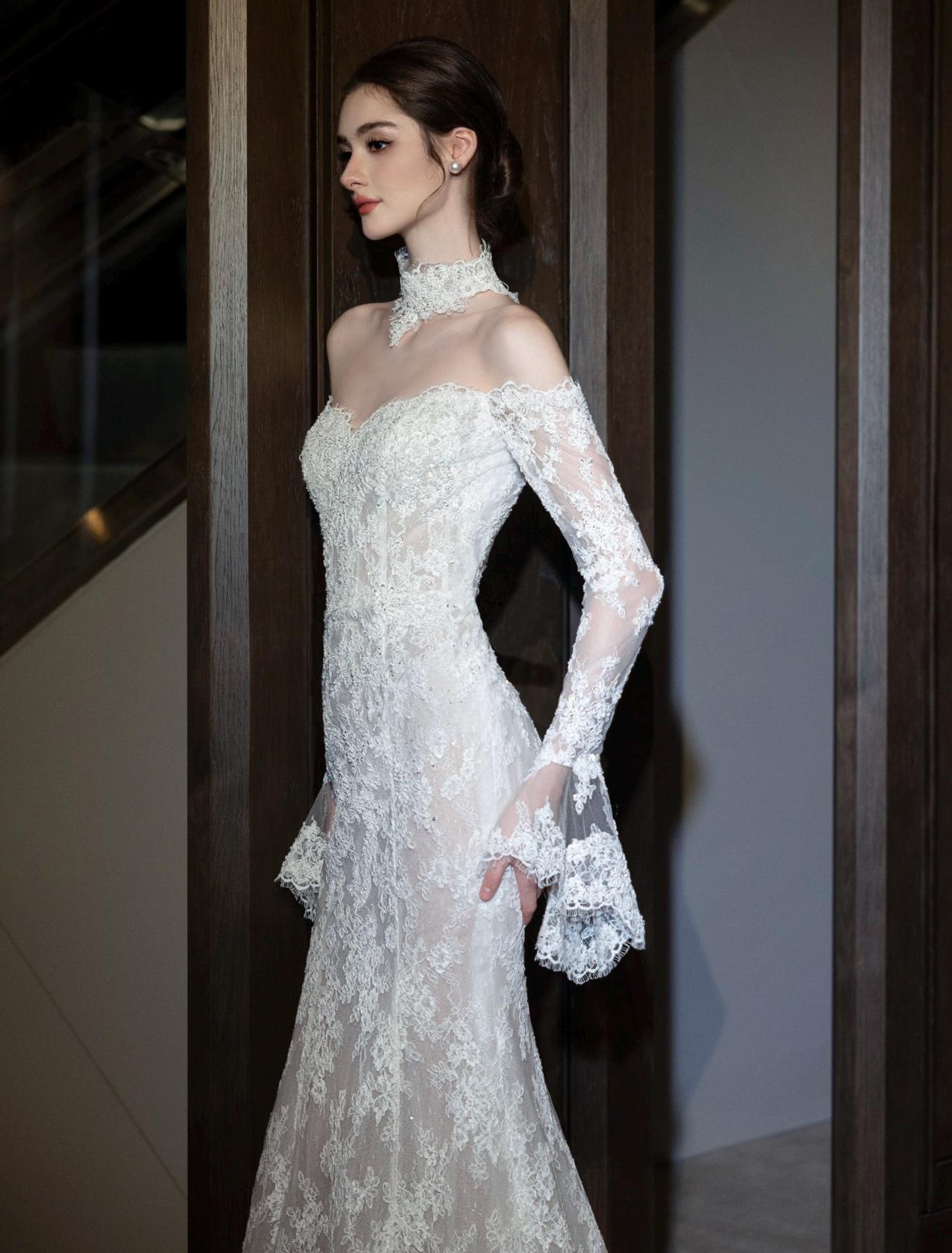 Vintage Lace Mermaid Wedding Gown Off Shoulder Bell Sleeve Bridal Dress With Removable Lace Choker