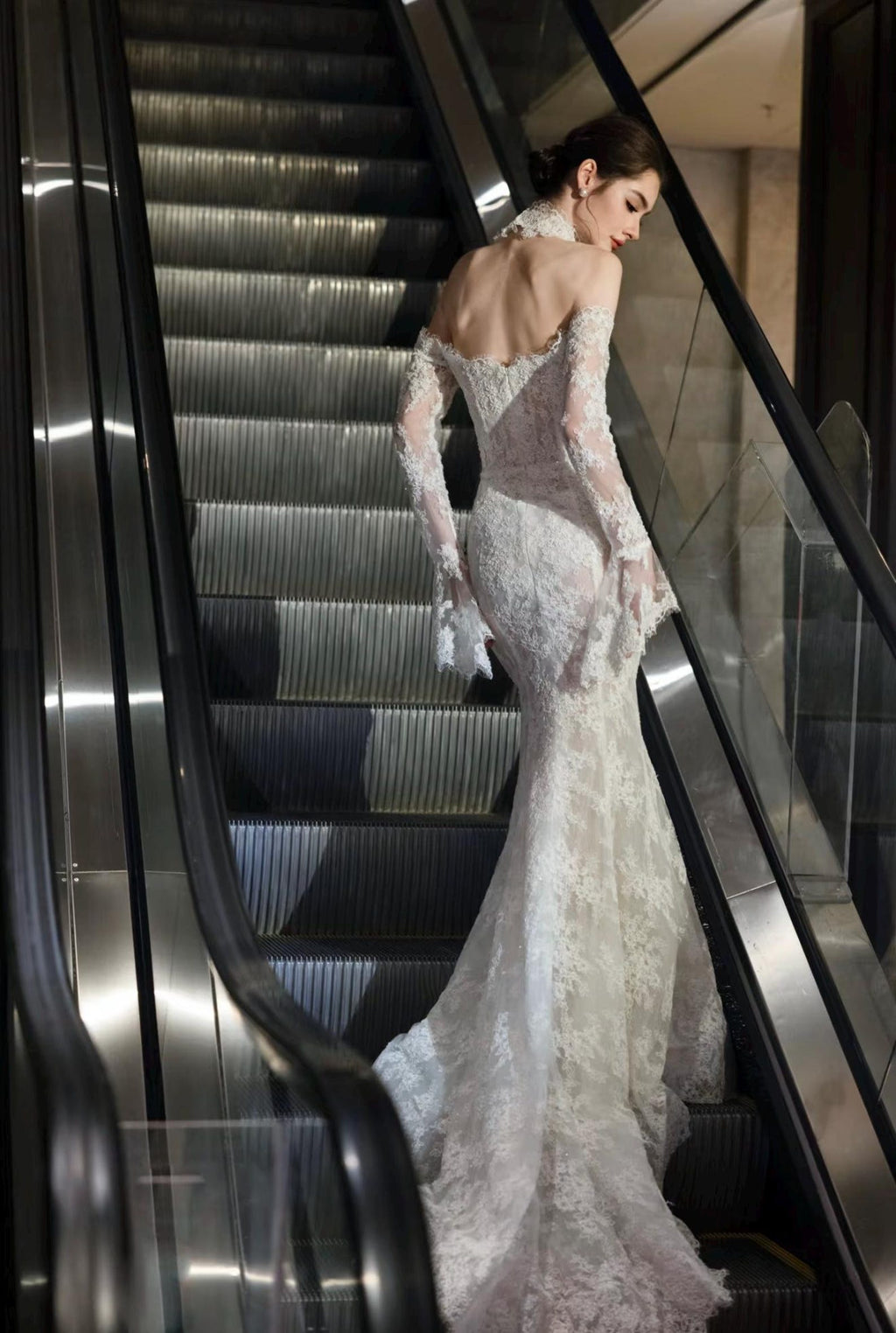Vintage Lace Mermaid Wedding Gown Off Shoulder Bell Sleeve Bridal Dress With Removable Lace Choker
