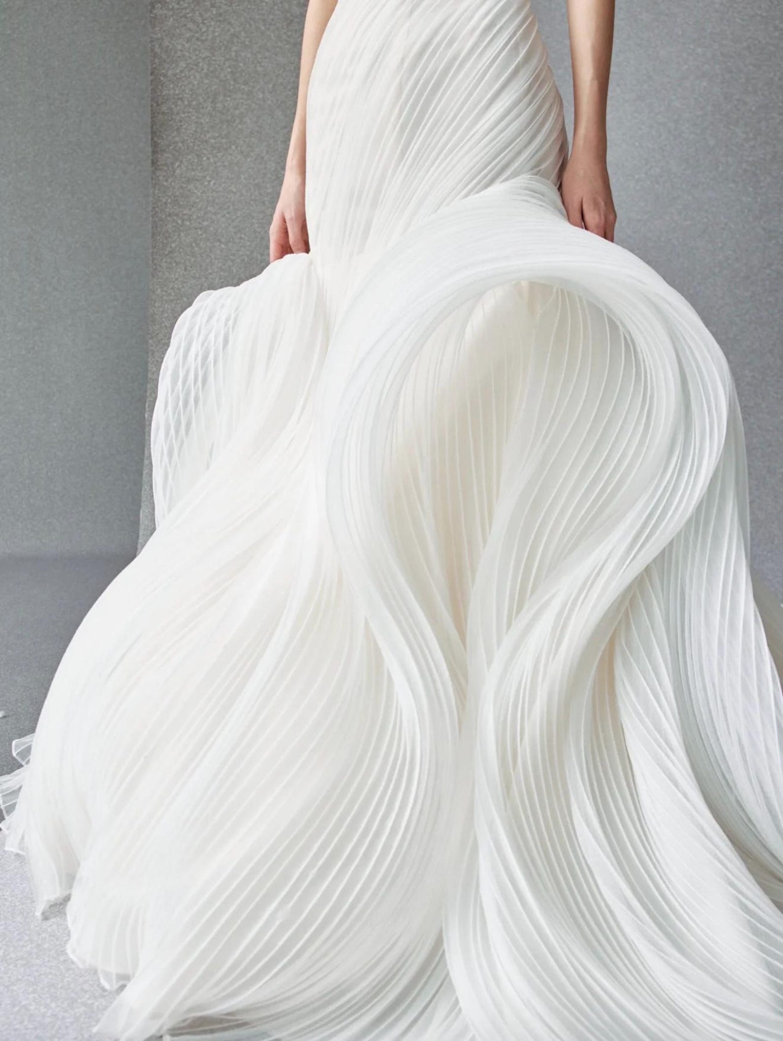 Minimalist Strapless Pleated Mermaid Wedding Gown, Ruffle Trim Neckline Chiffon Fit-and-Flare Bridal Dress With Dramatic Train