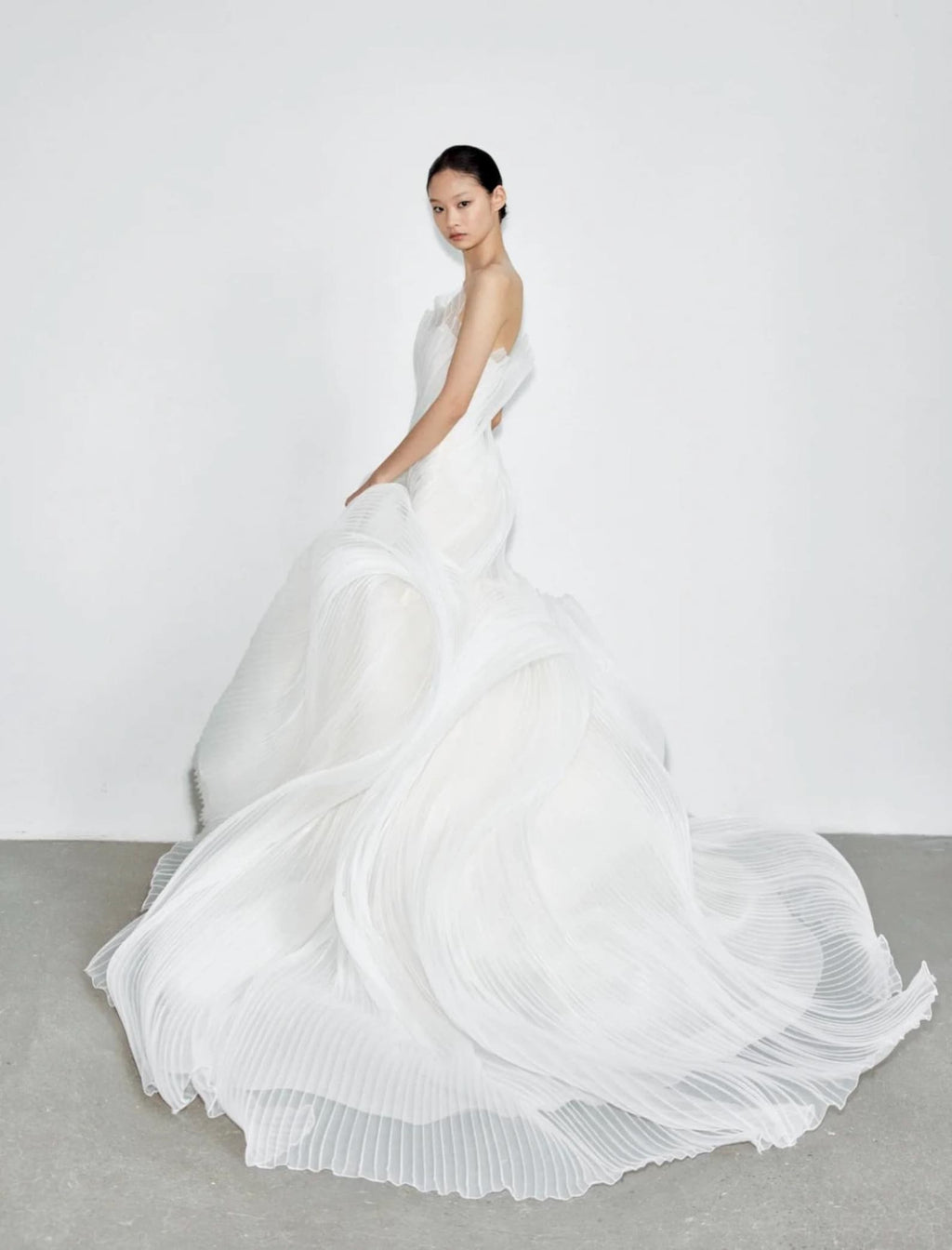 Minimalist Strapless Pleated Mermaid Wedding Gown, Ruffle Trim Neckline Chiffon Fit-and-Flare Bridal Dress With Dramatic Train