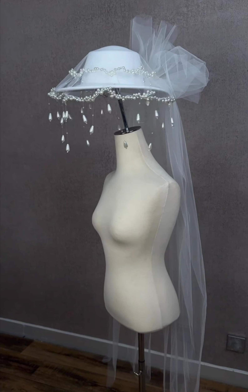 Vintage White Bridal Hat, Pearl Wreath Tassel Headpiece With Long Sheer Tulle Veil, Wedding Fascinator for Bridal Photoshoot