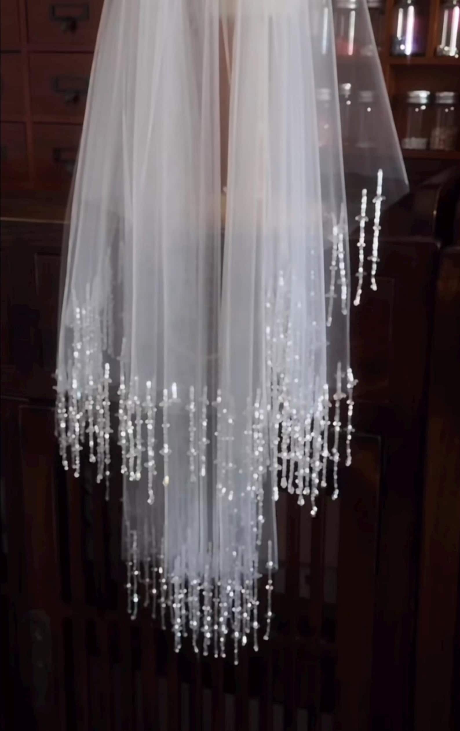 Waterfall Crystal Tassel Wedding Veil, Draping Beaded Fringe Bridal Veil, Sparkly Crystal Drop Edge Short Tulle Veil