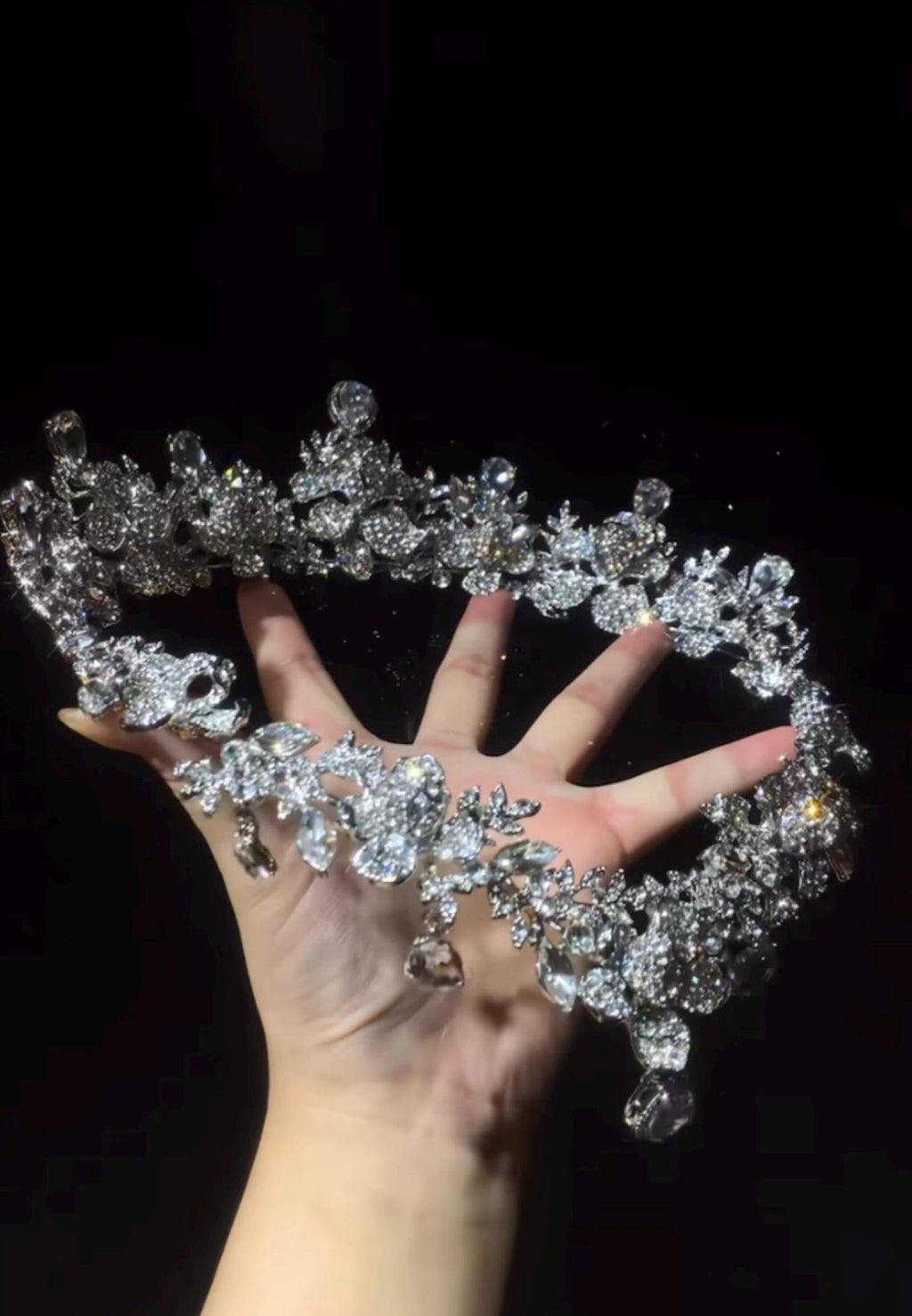 Luxury Circular Floral Rhinestone Tiara, Full Round Crystal Bridal Crown, Sparkling Silver Floral Wedding Headpiece for Bride