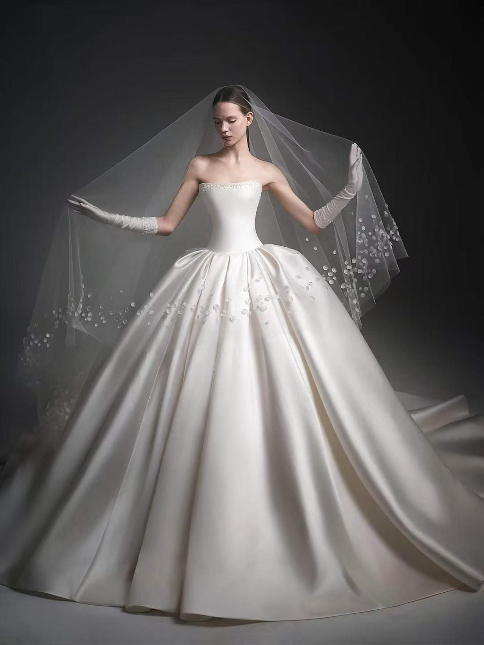 Luxury Heavy Gloss Satin Wedding Dress Simple Strapless Princess Bridal Ballgown With Long Train