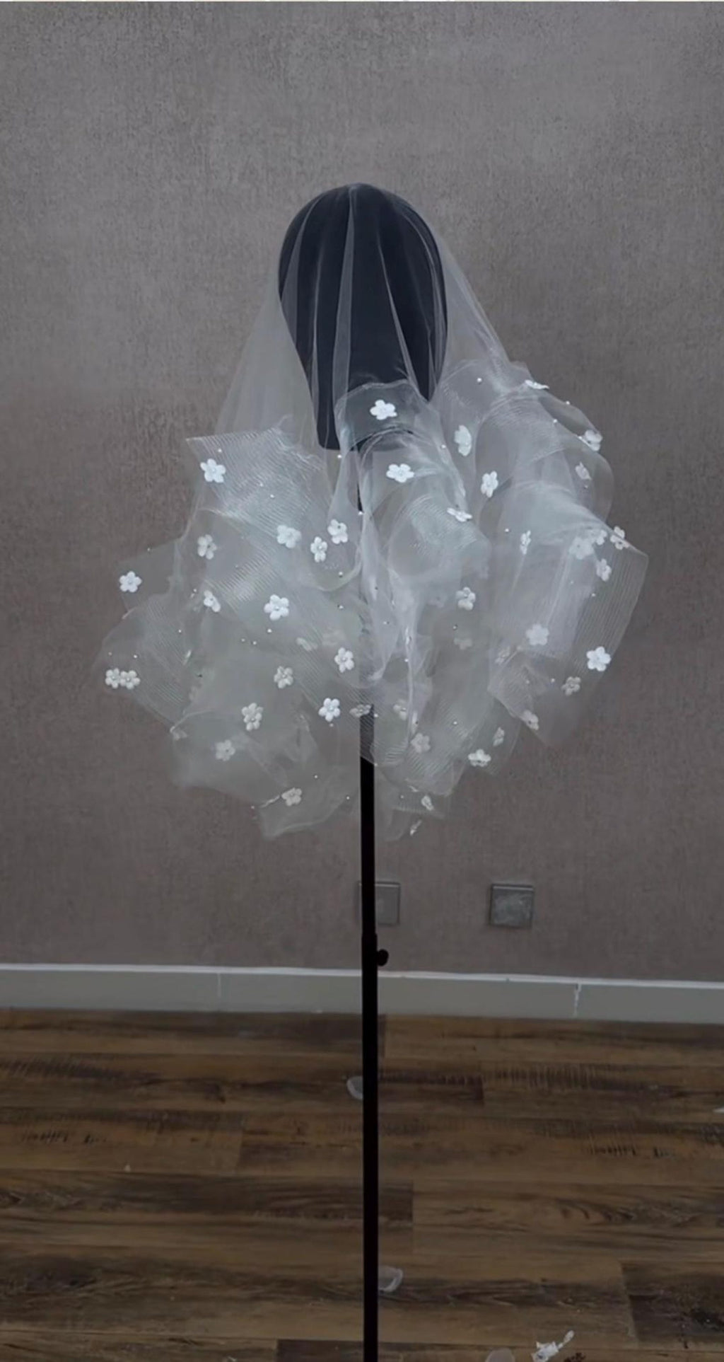3D Floral Ruffled Bridal Veil, Short Puffy Tulle Wedding Veil With Appliqué Flowers & Beads