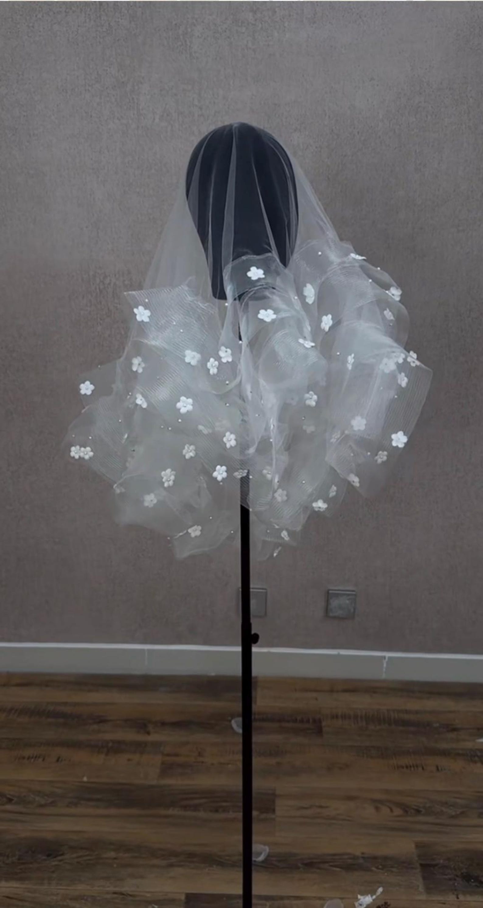 3D Floral Ruffled Bridal Veil, Short Puffy Tulle Wedding Veil With Appliqué Flowers & Beads