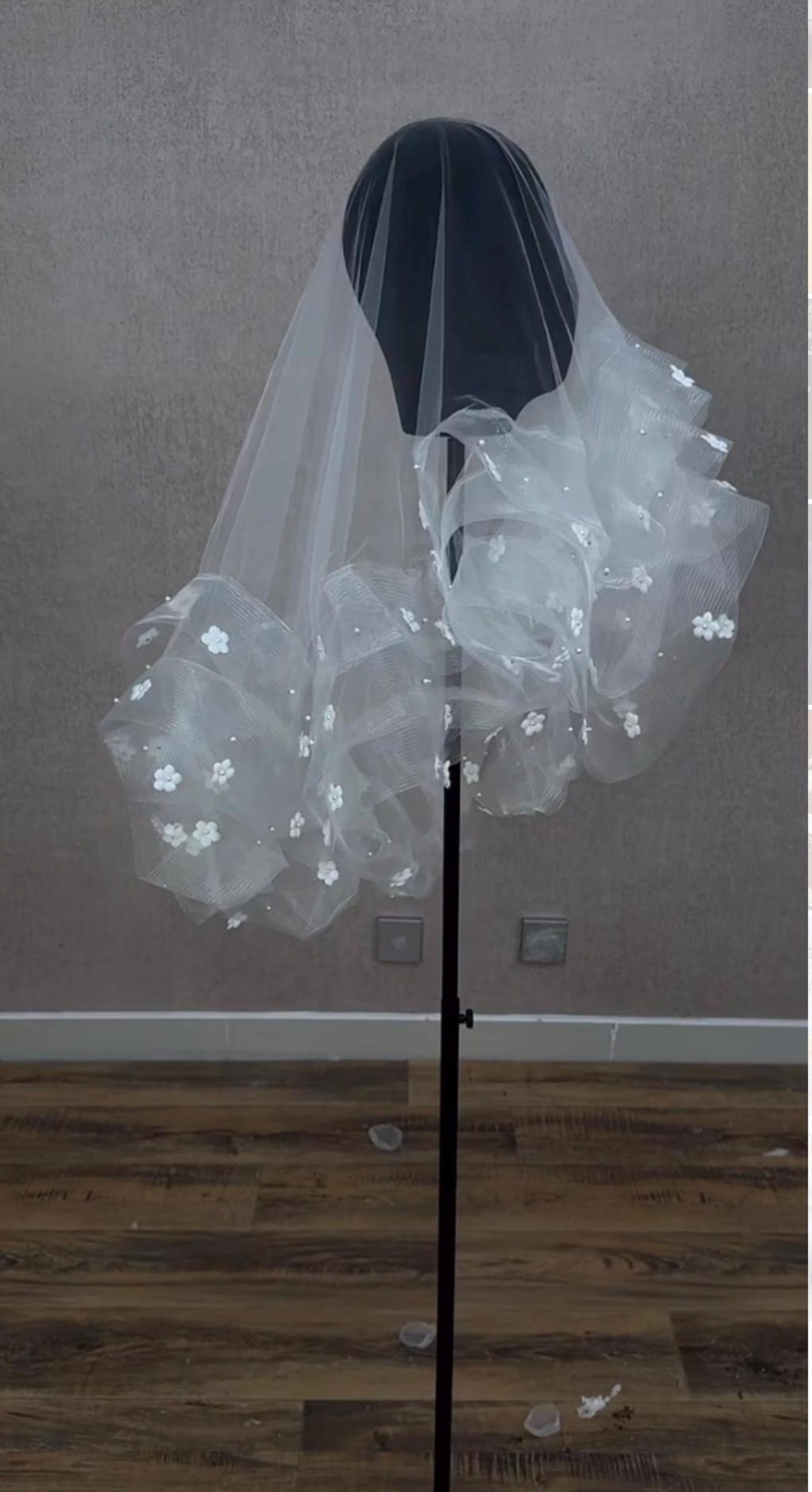 3D Floral Ruffled Bridal Veil, Short Puffy Tulle Wedding Veil With Appliqué Flowers & Beads