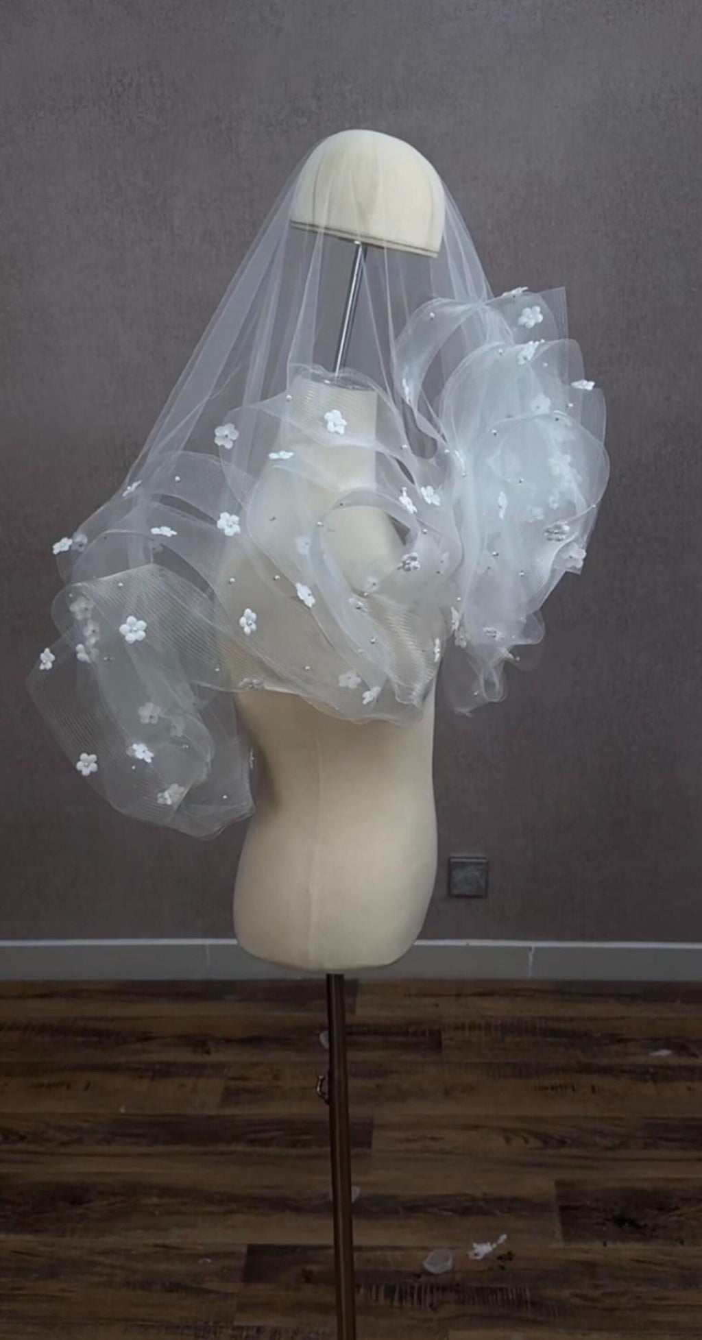 3D Floral Ruffled Bridal Veil, Short Puffy Tulle Wedding Veil With Appliqué Flowers & Beads