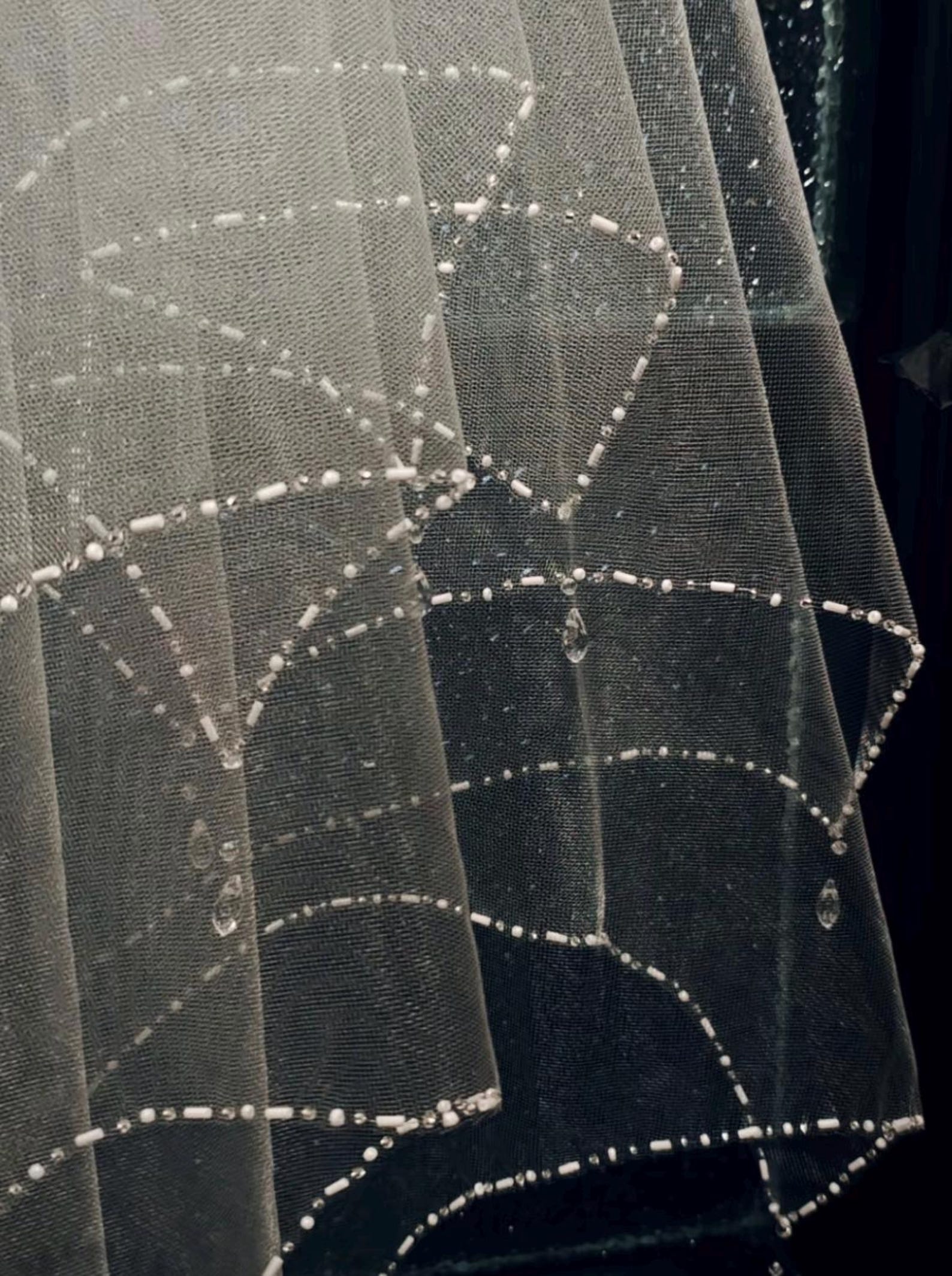 Beaded Scallop Wedding Veil, Crystal Drop Bridal Veil, Art Deco Beaded Edge Veil, Hand Sewn Pearl Edge Bridal Tulle Veil