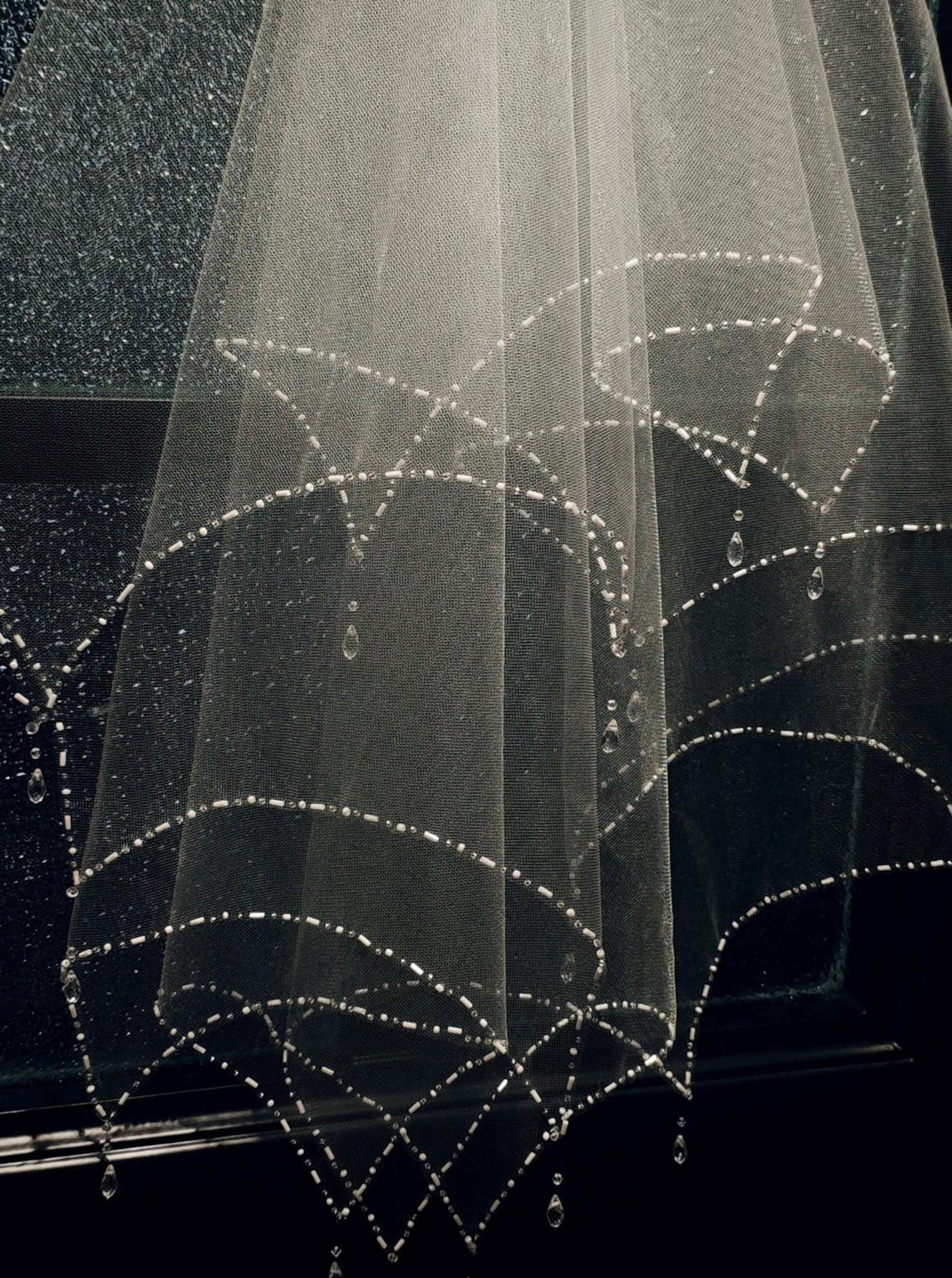Beaded Scallop Wedding Veil, Crystal Drop Bridal Veil, Art Deco Beaded Edge Veil, Hand Sewn Pearl Edge Bridal Tulle Veil