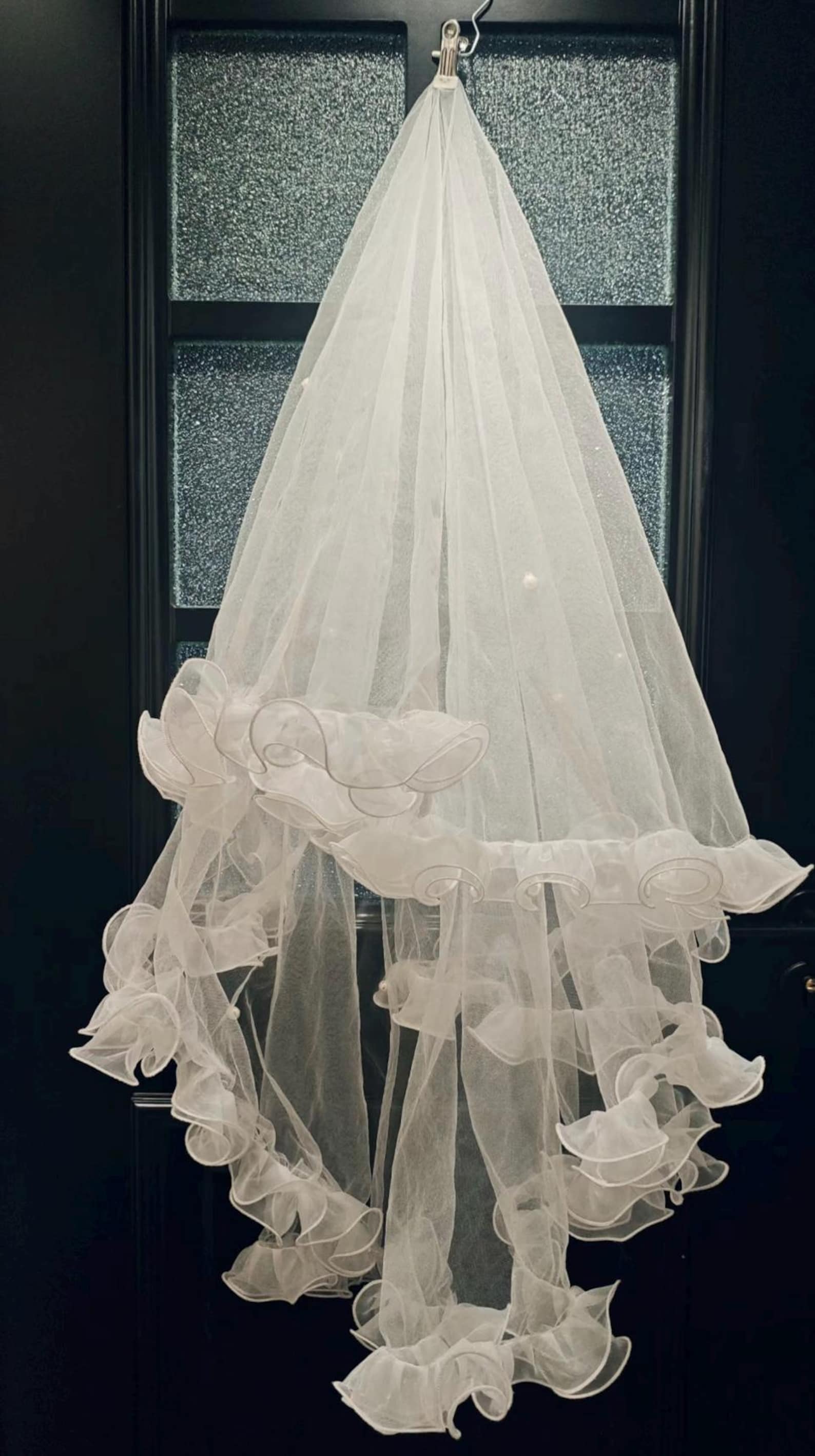 Ruffled Edge Bridal Veil, Dotted Pearl Tulle Wedding Veil, Multi‑Layer Ruffle Trim Bride Veil, Romantic Flounce Wedding Veil