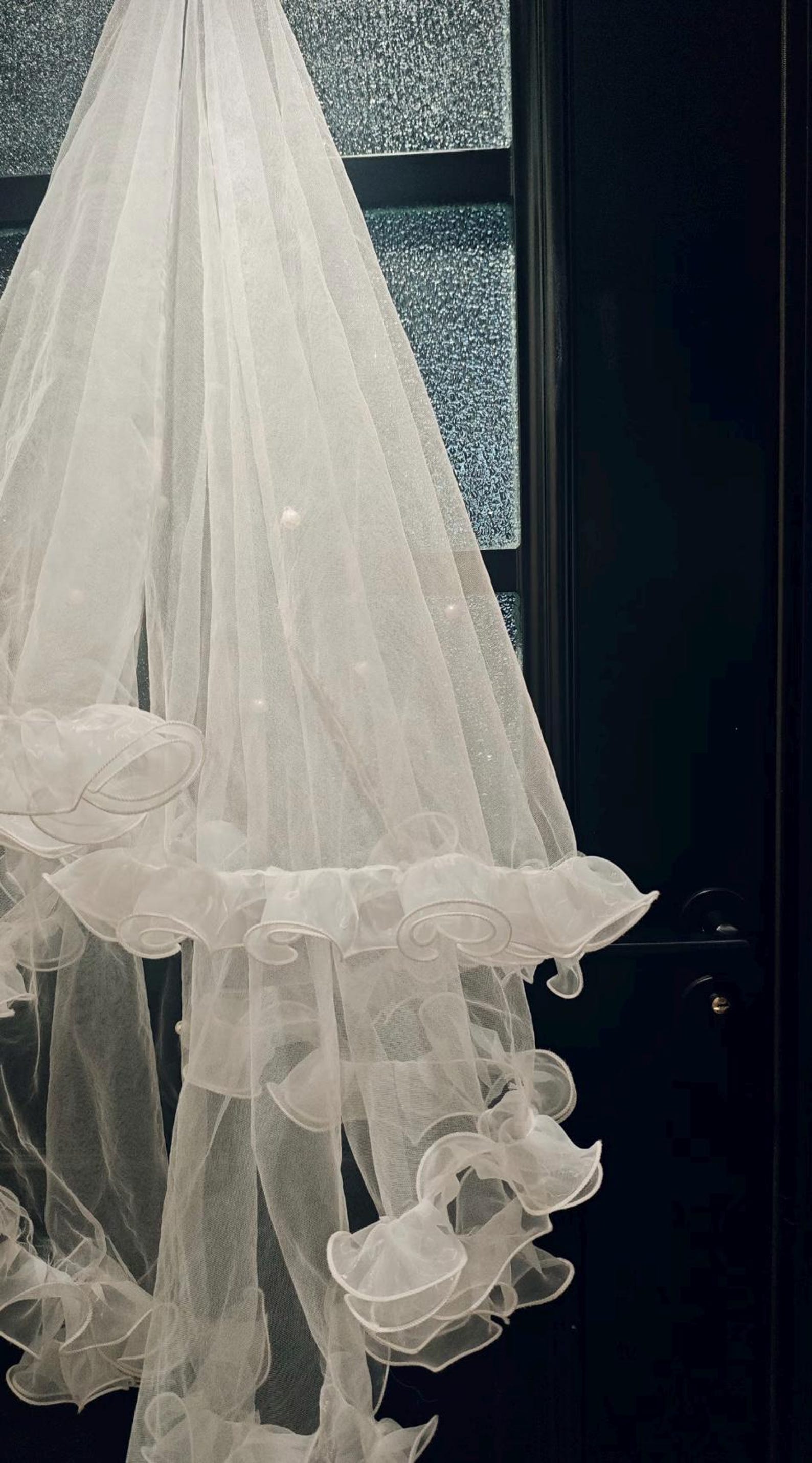 Ruffled Edge Bridal Veil, Dotted Pearl Tulle Wedding Veil, Multi‑Layer Ruffle Trim Bride Veil, Romantic Flounce Wedding Veil