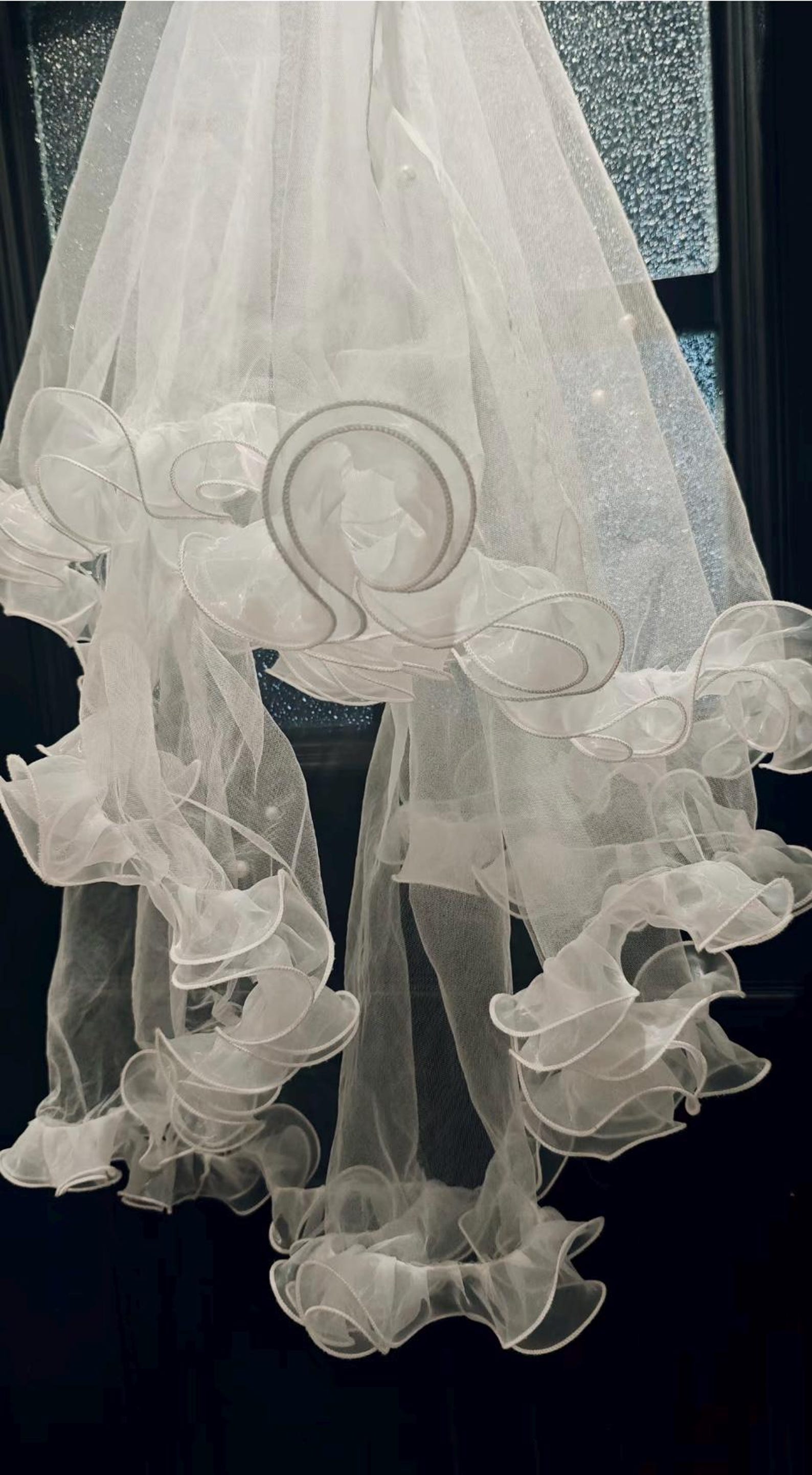 Ruffled Edge Bridal Veil, Dotted Pearl Tulle Wedding Veil, Multi‑Layer Ruffle Trim Bride Veil, Romantic Flounce Wedding Veil