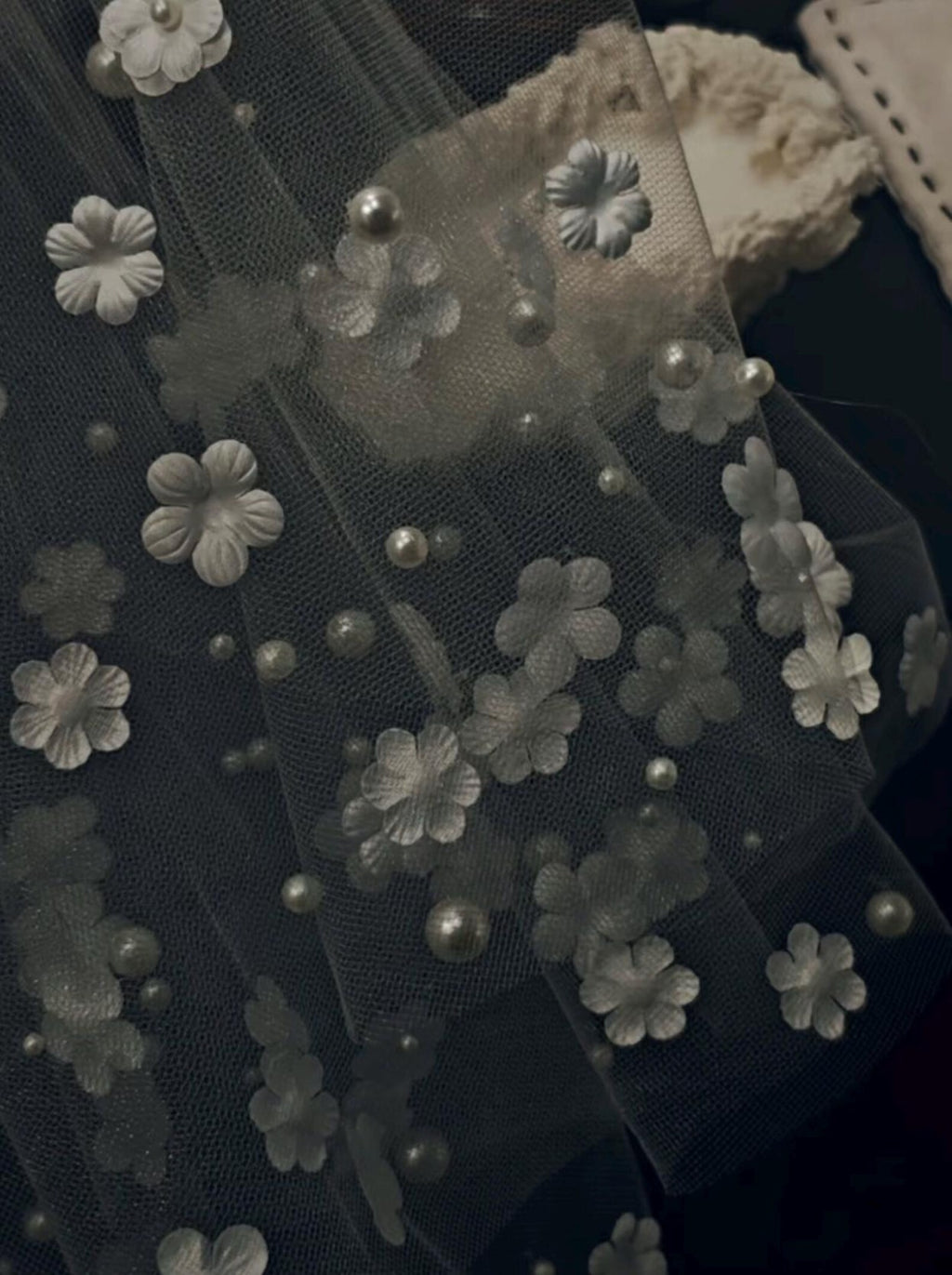 3D Floral Bridal Veil, Appliqué Flower Tulle Veil, Scattered Pearl Wedding Veil, Romantic Garden Bride Veil