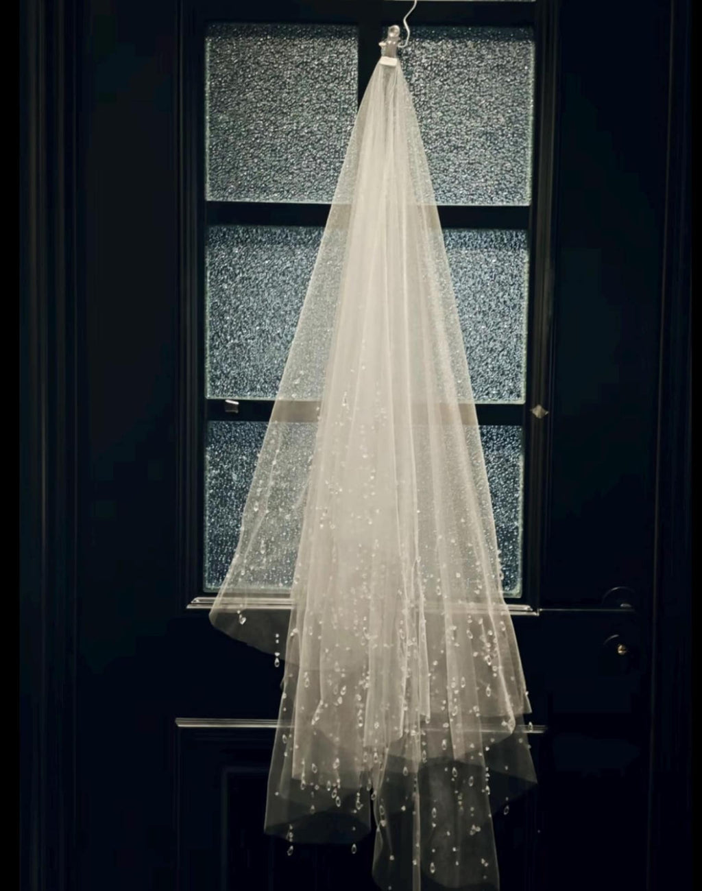 Scattered Teardrop Crystal Bridal Veil, Draping Beaded Tulle Wedding Veil, Sparkling Drop Bead Veil, Minimal Glitter Bride Veil