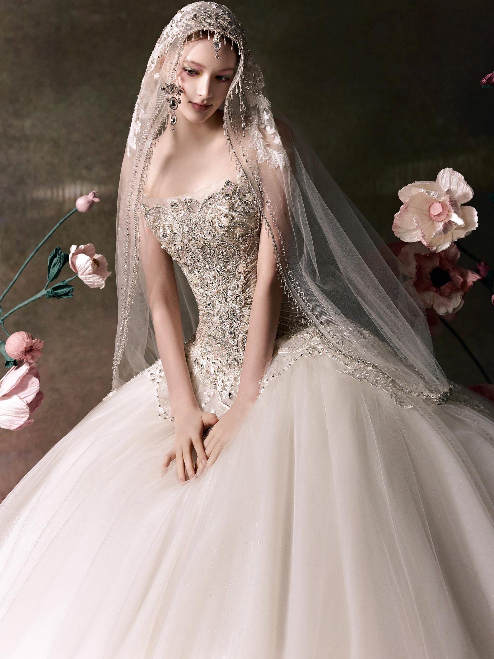 Strapless Ball Gown Wedding Dress, Heavy Beaded Bodice Bridal Gown, Luxury Sparkle Tulle Princess Wedding Gown for Formal Ceremony