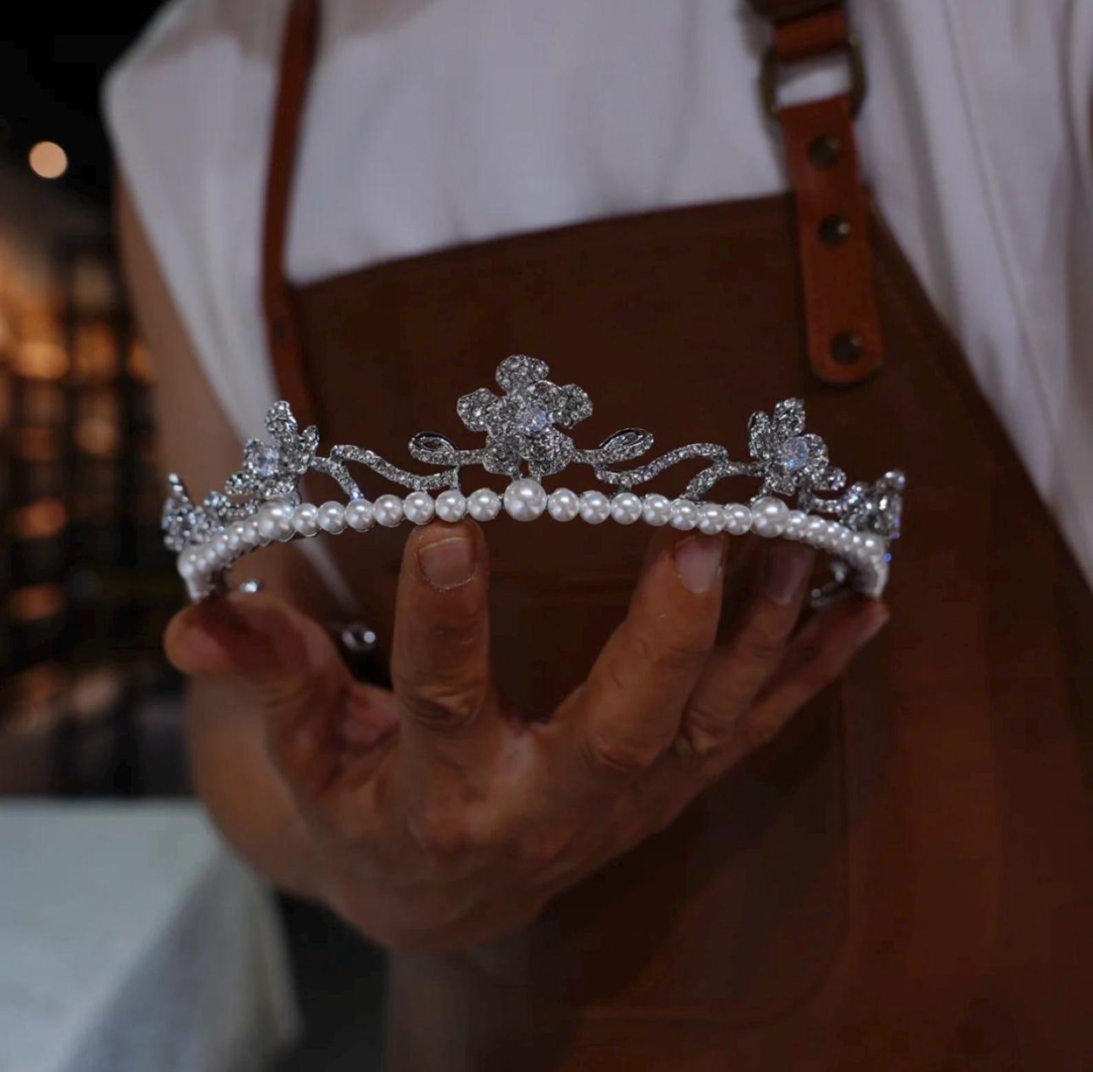 Floral Crystal Pearl Bridal Tiara, Silver Wedding Crown Headband, Elegant Hair Accessory for Cheongsam & Wedding Gown