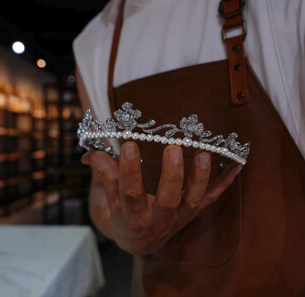 Floral Crystal Pearl Bridal Tiara, Silver Wedding Crown Headband, Elegant Hair Accessory for Cheongsam & Wedding Gown