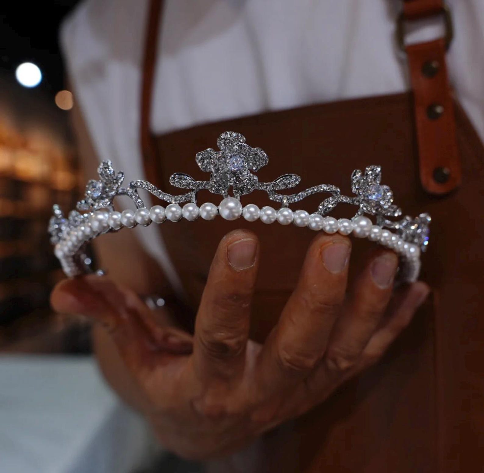 Floral Crystal Pearl Bridal Tiara, Silver Wedding Crown Headband, Elegant Hair Accessory for Cheongsam & Wedding Gown