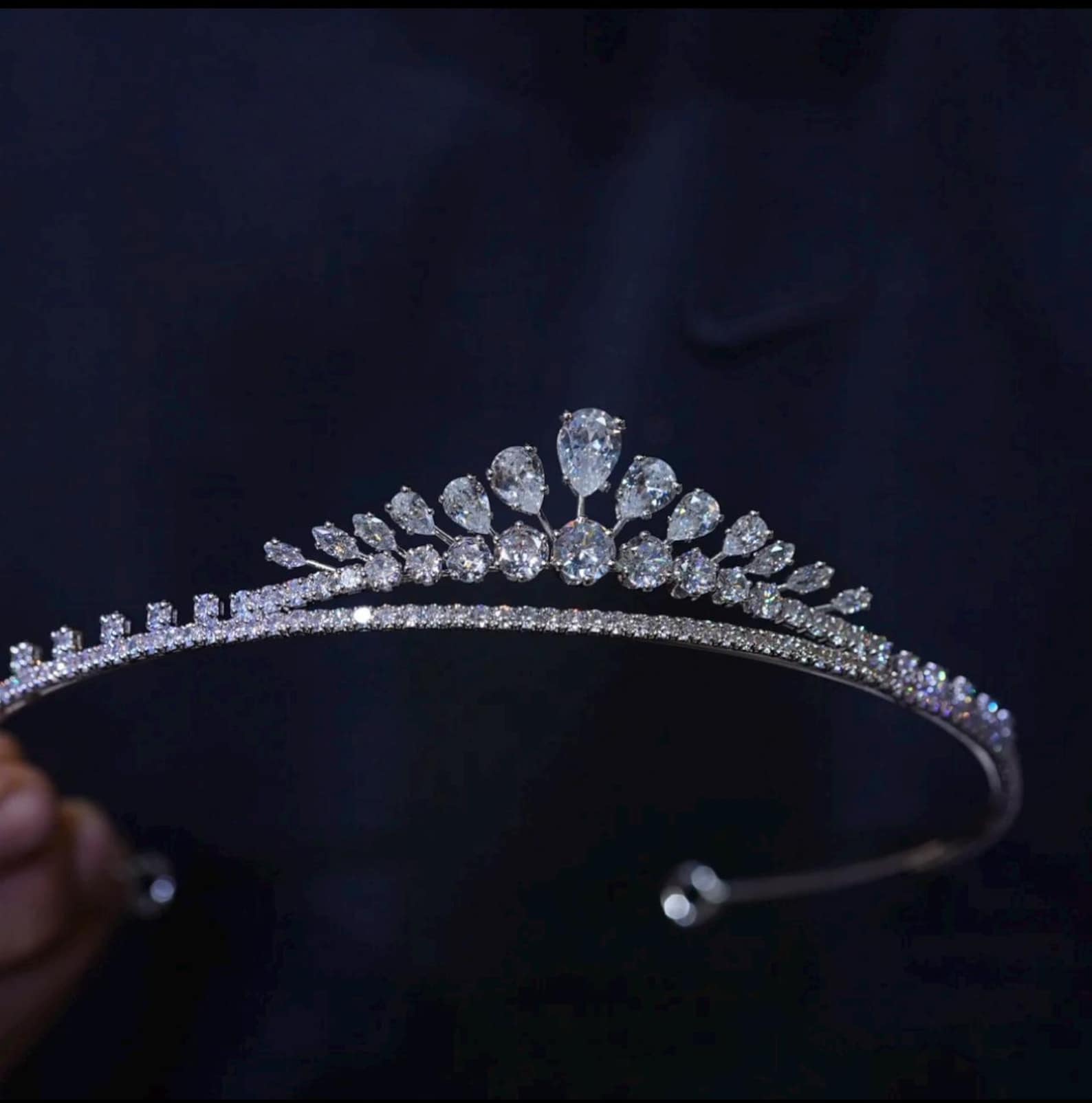 Teardrop Crystal Bridal Tiara, Silver Rhinestone Wedding Crown, Minimalist Bride Headpiece for Wedding Gown & Cheongsam