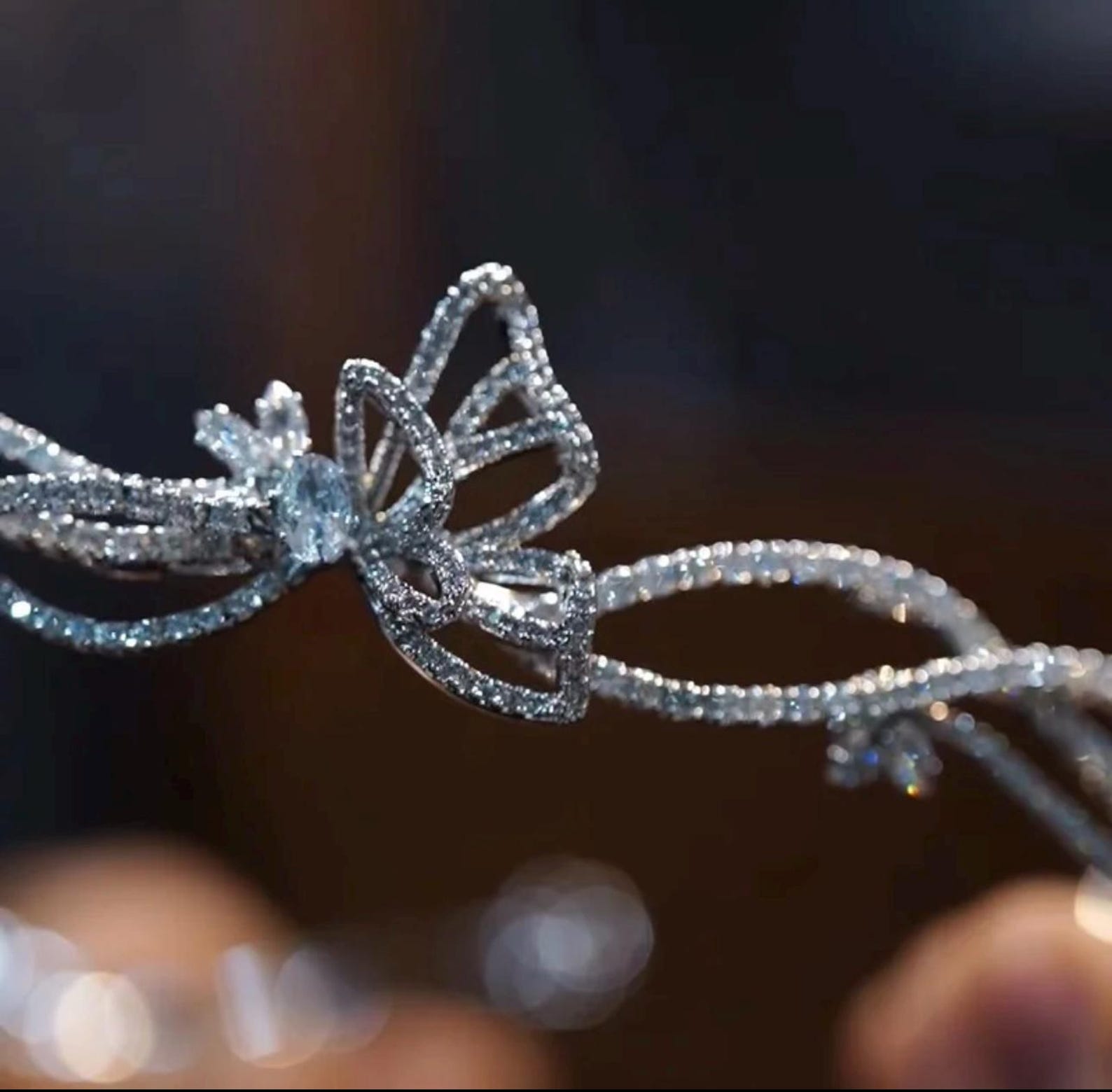 Bow Vine Crystal Bridal Tiara, Silver Rhinestone Wedding Crown, Delicate Curved Bride Headpiece for Gown & Cheongsam