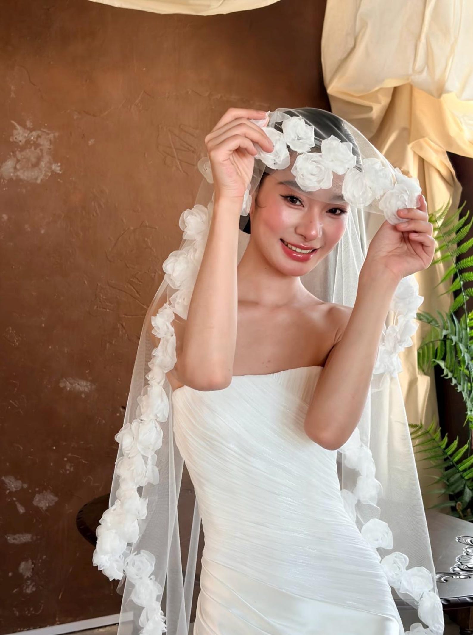 3D Floral Edge Wedding Veil, Handmade White Rose Flower Bridal Tulle Veil, Romantic Sheer Single Tier Bridal Veil for Wedding Ceremony