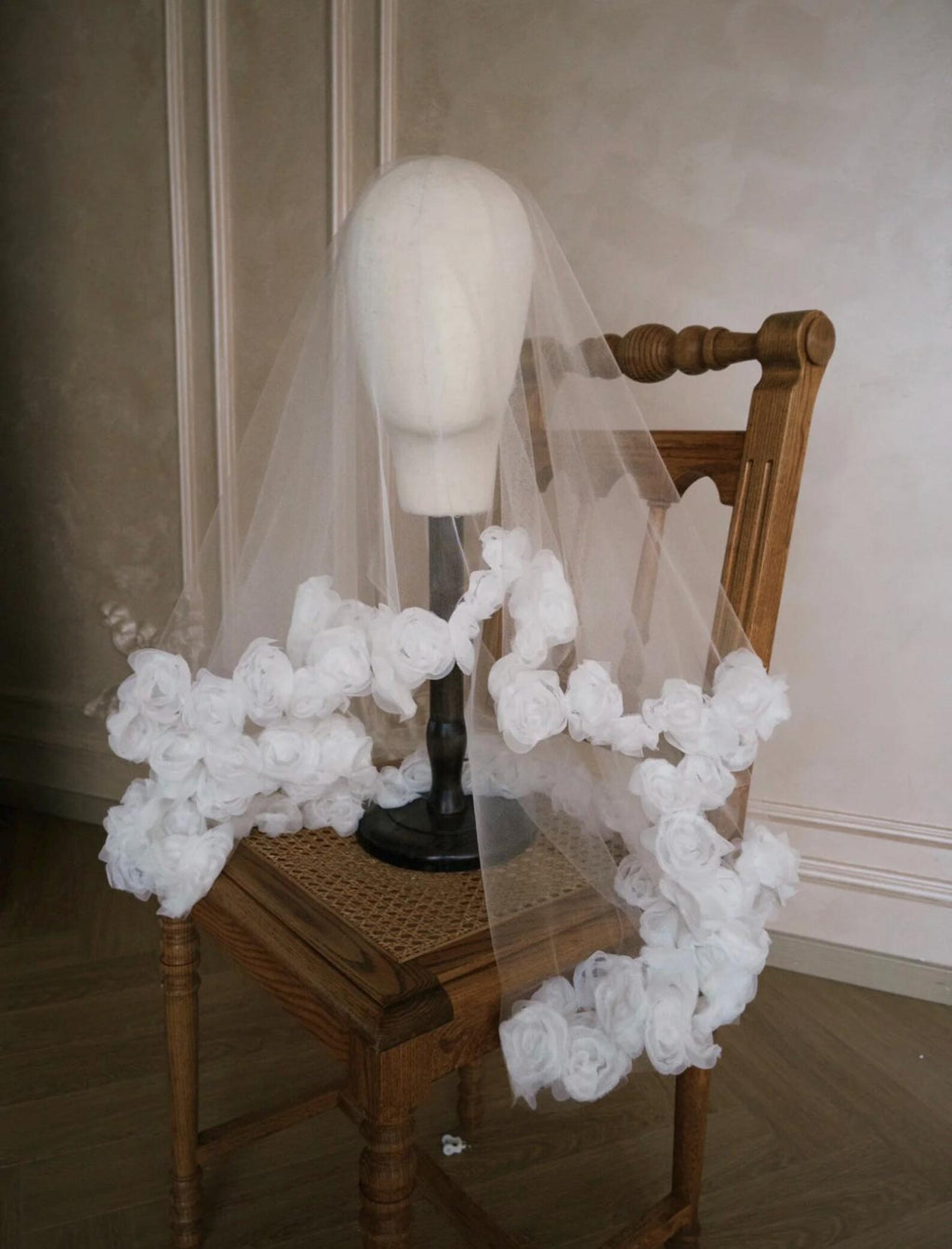 3D Floral Edge Wedding Veil, Handmade White Rose Flower Bridal Tulle Veil, Romantic Sheer Single Tier Bridal Veil for Wedding Ceremony